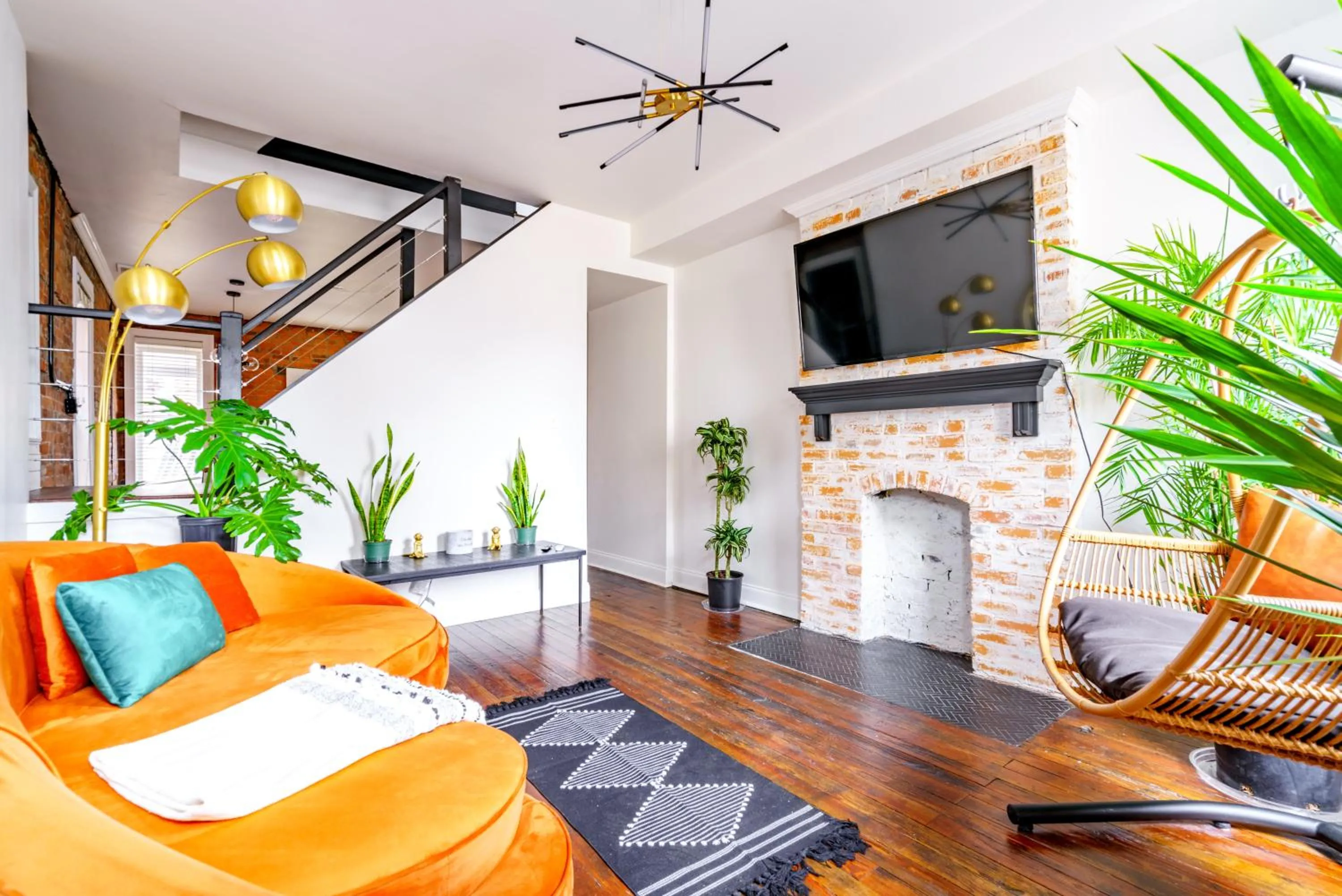 Communal lounge/ TV room in Jungle House Urban Lofts - Short North & Convention Center
