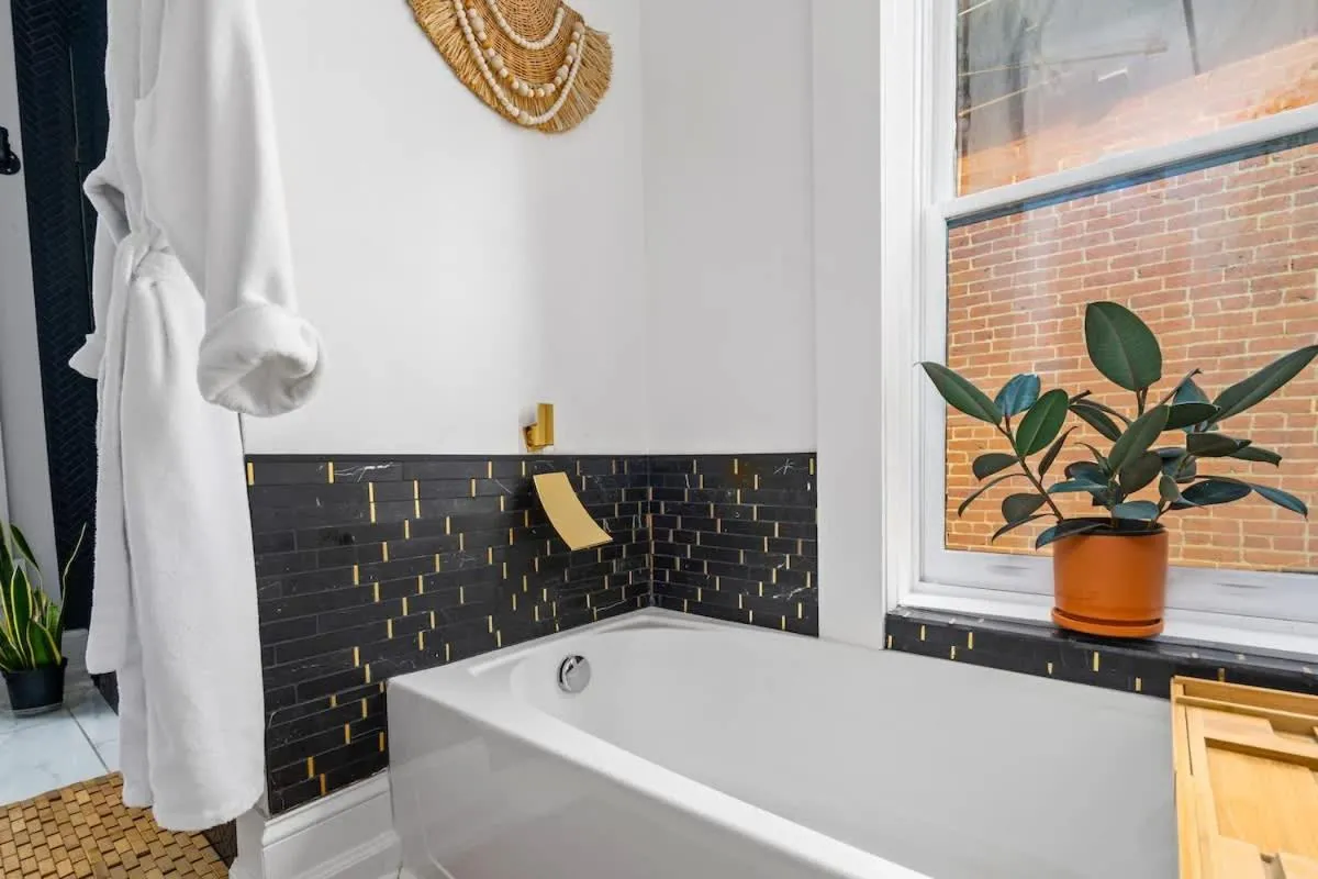 Bathroom in Jungle House Urban Lofts - Short North & Convention Center