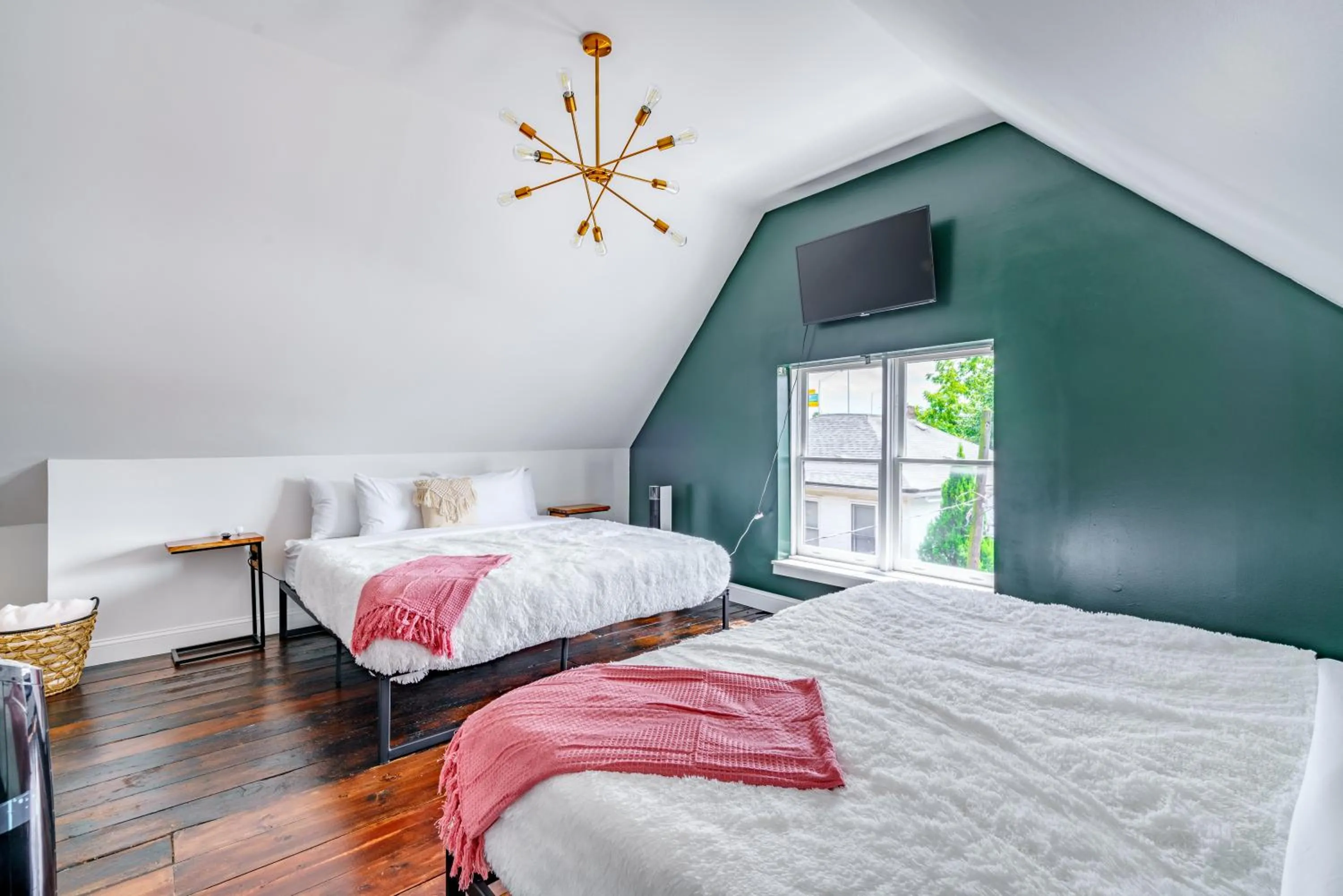 Bed in Jungle House Urban Lofts - Short North & Convention Center