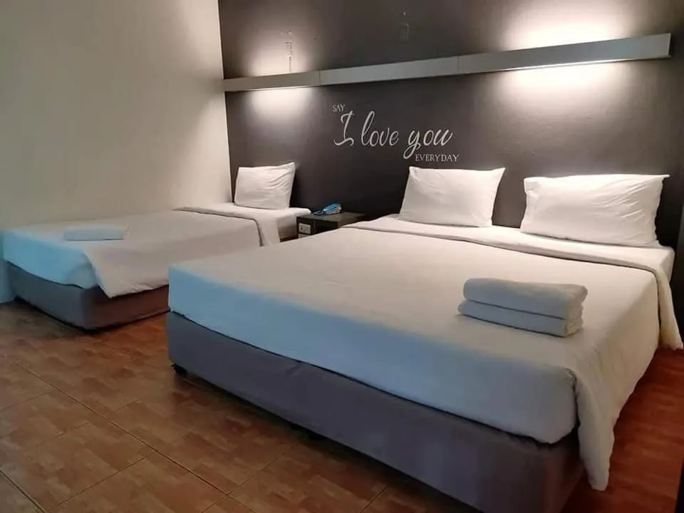 Photo of the whole room, Bed in BJ city hotel