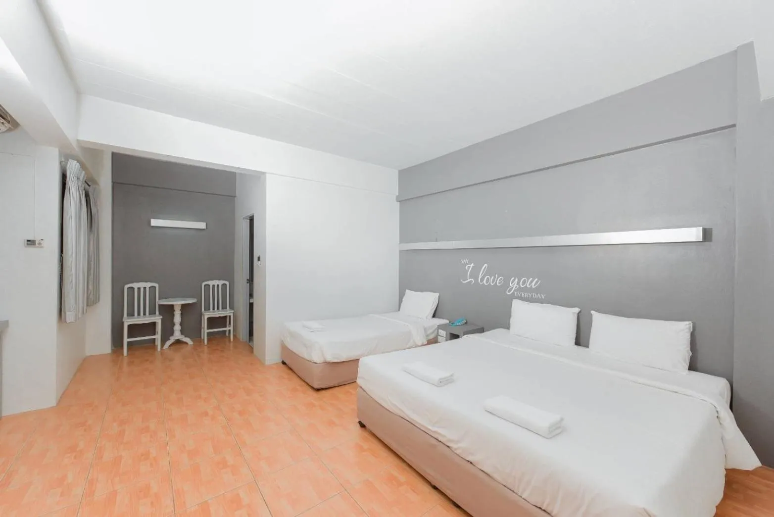 Photo of the whole room, Bed in BJ city hotel