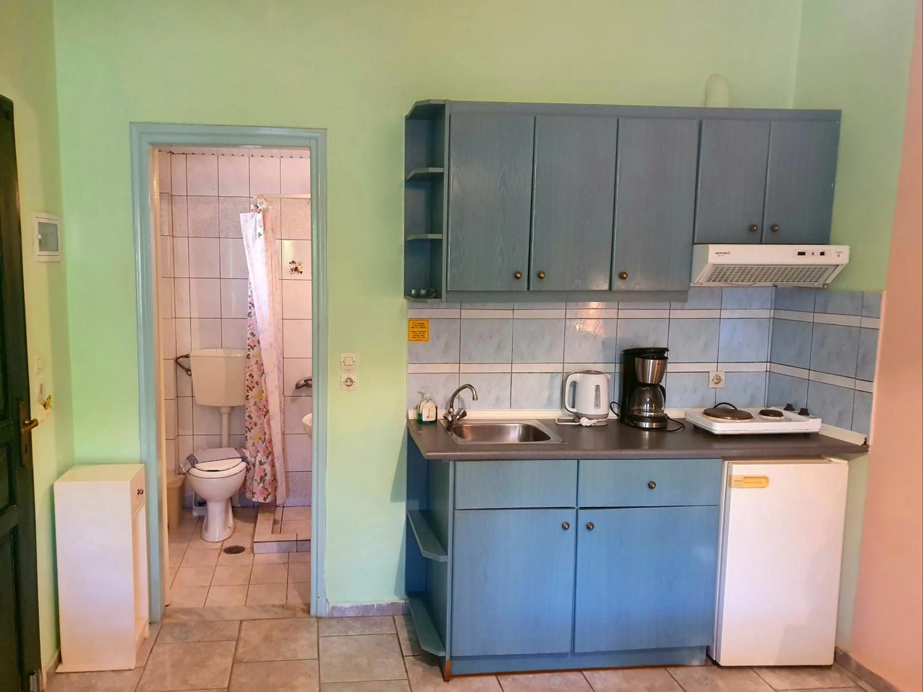 Bathroom in Dioskouroi Apts