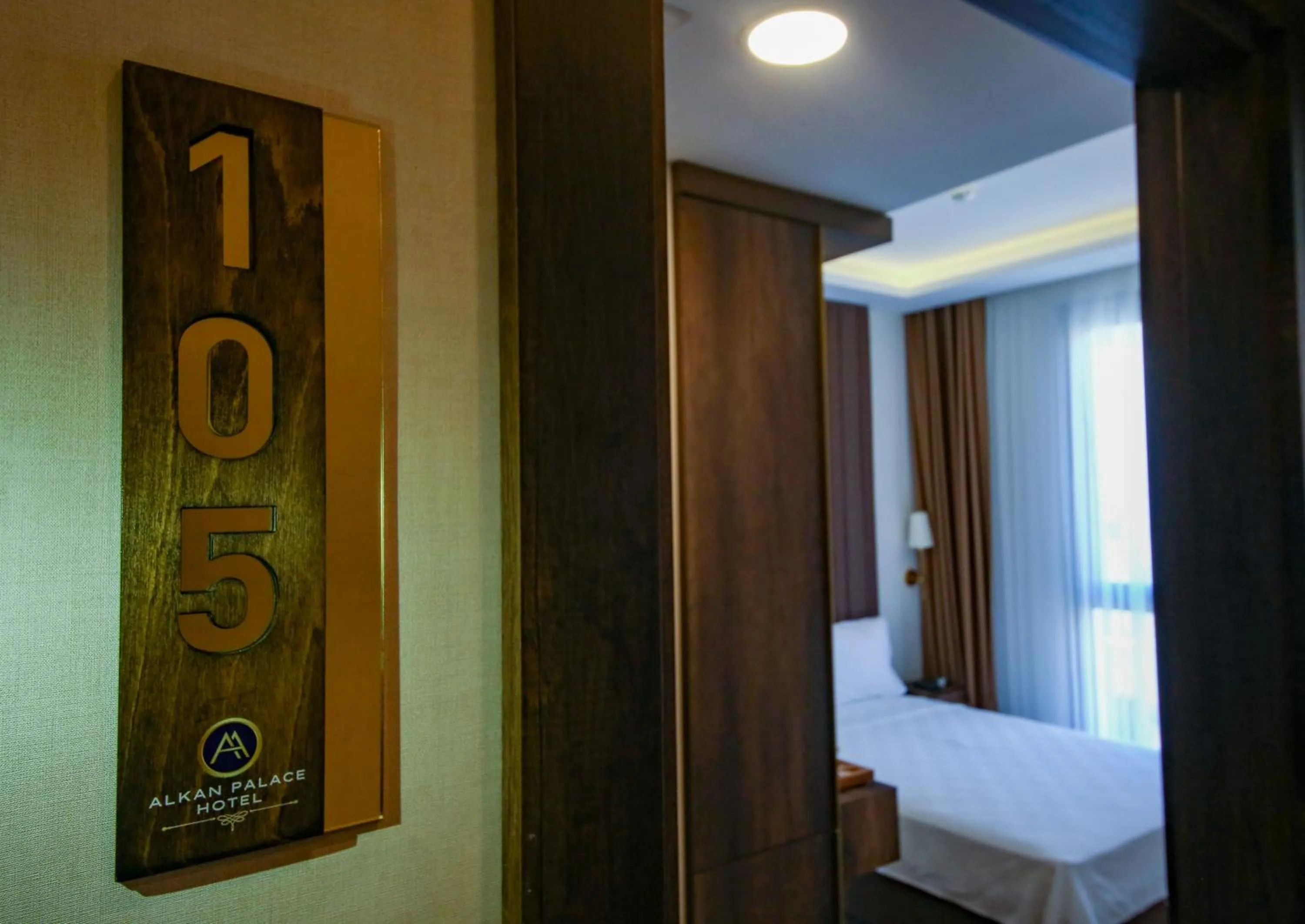 Facade/entrance, Bed in Alkan Palcace Hotel