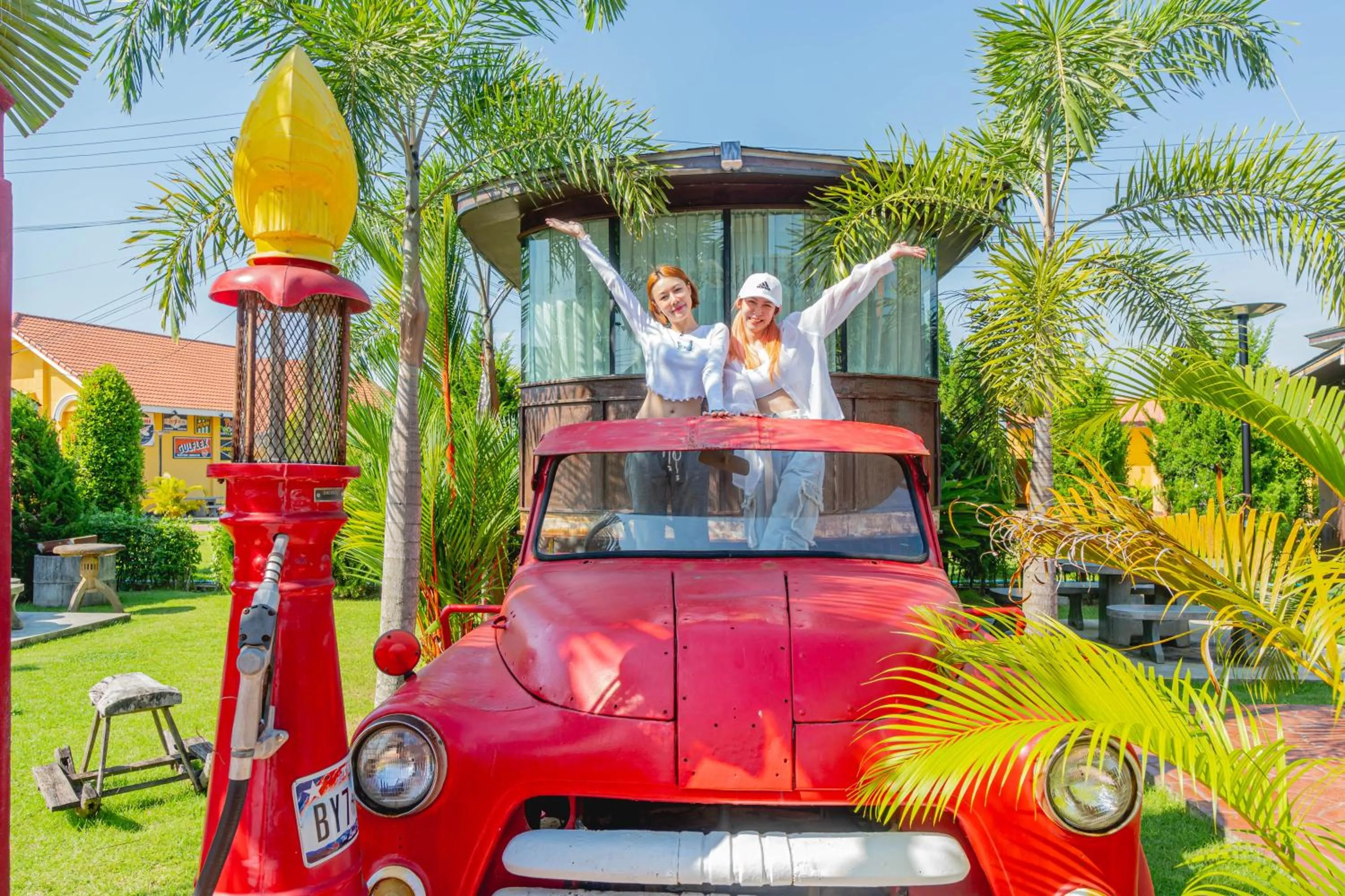 People in Apinya Resort Bangsarey