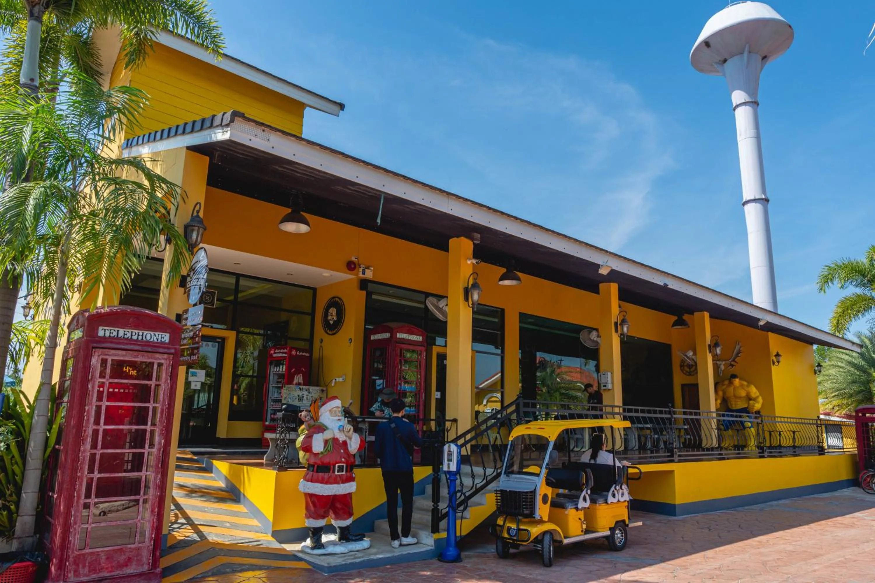 Restaurant/places to eat in Apinya Resort Bangsarey