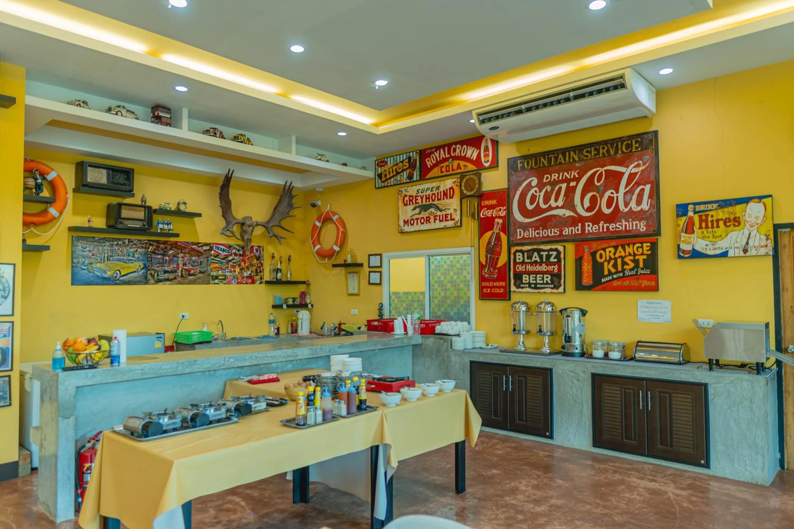 Restaurant/places to eat in Apinya Resort Bangsarey