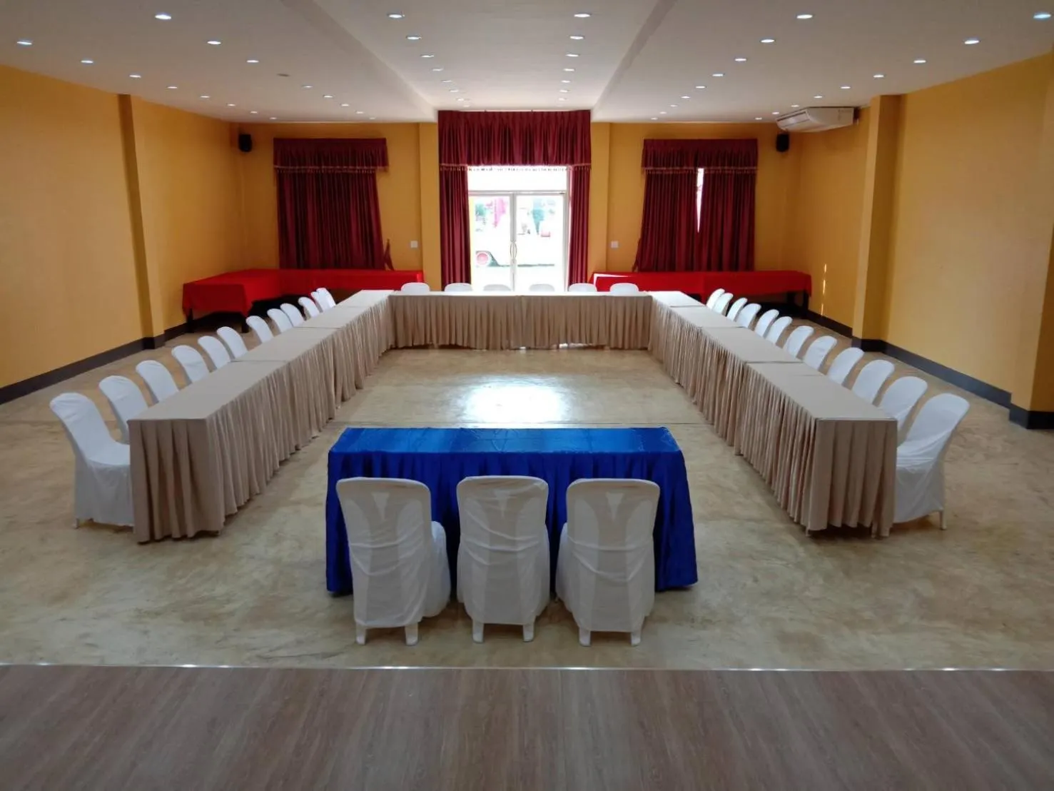 Meeting/conference room in Apinya Resort Bangsarey