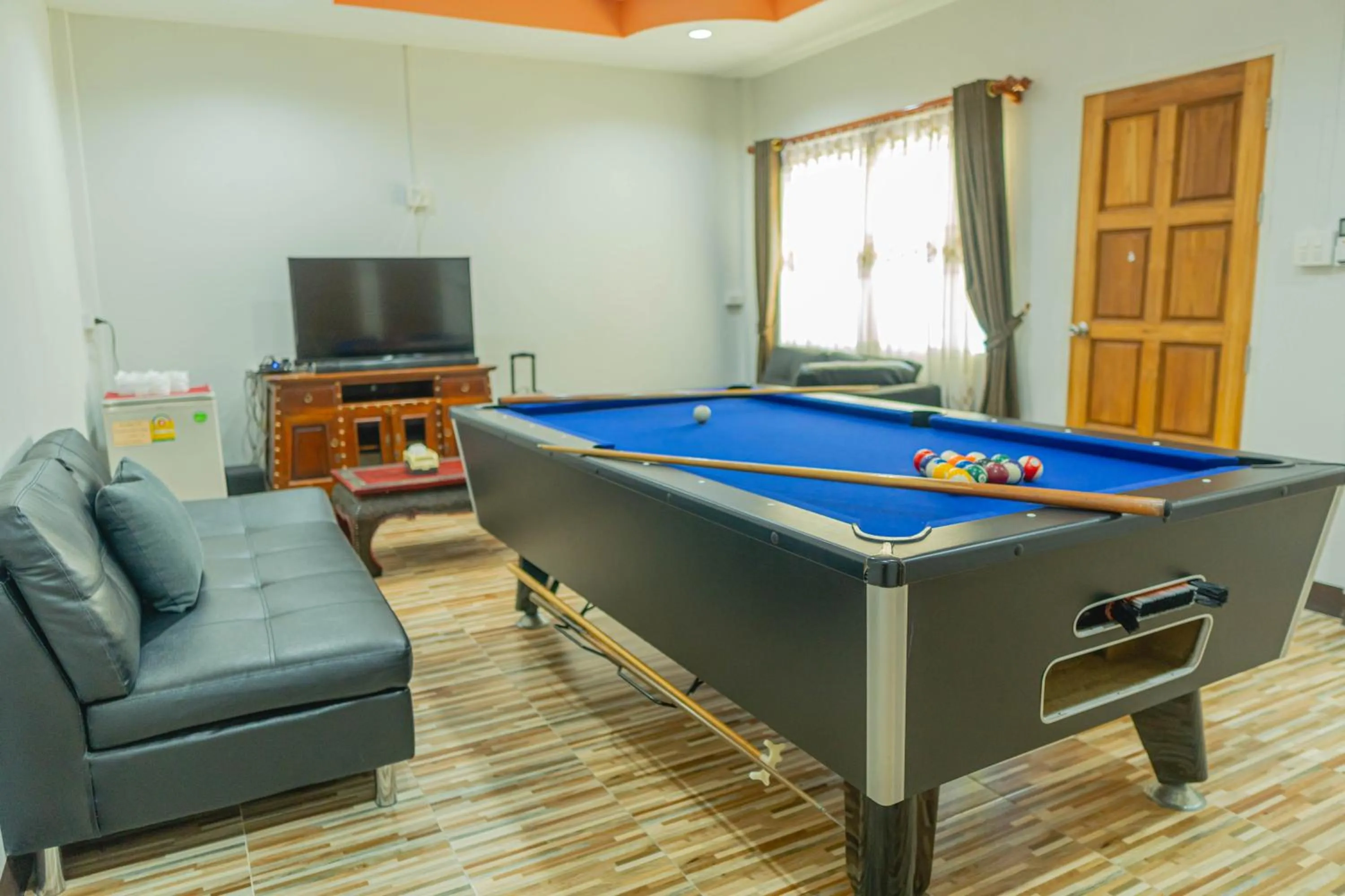 Living room in Apinya Resort Bangsarey