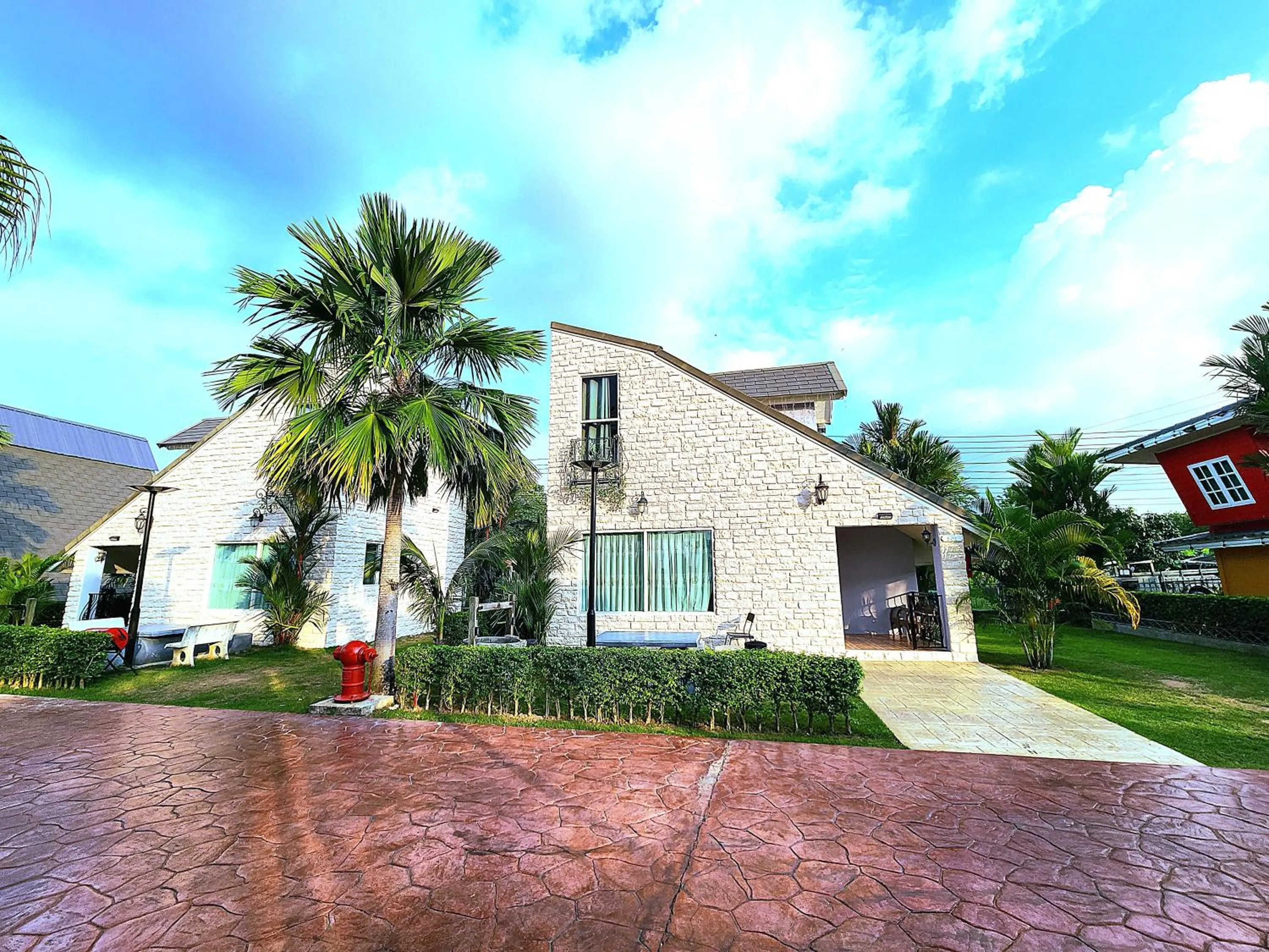 Property building in Apinya Resort Bangsarey