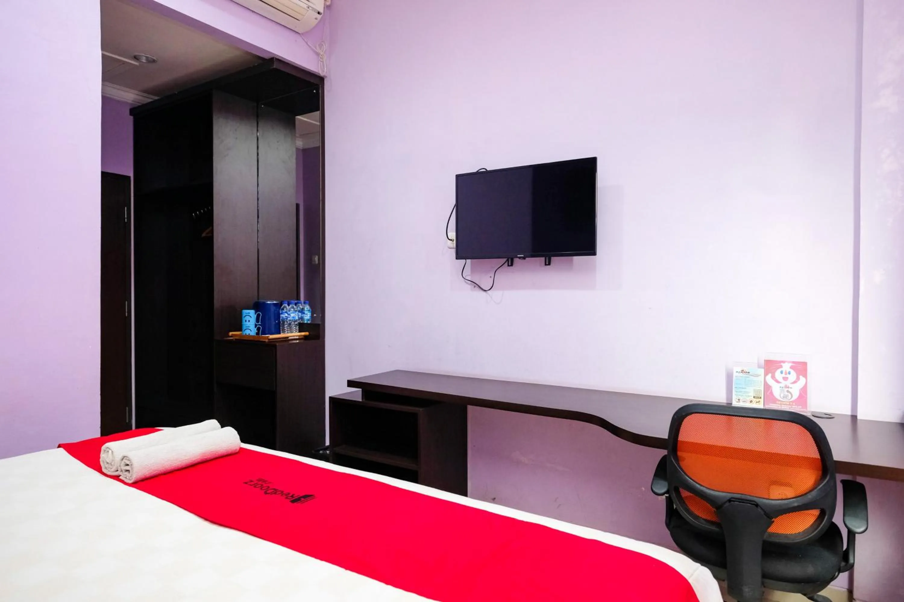 Bedroom, Bed in RedDoorz @ myRoom UMY