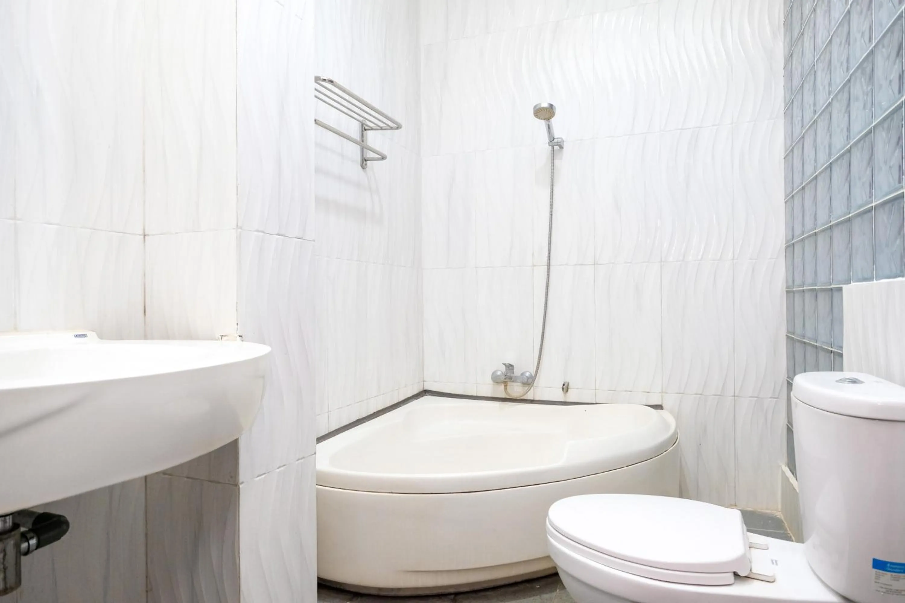 Bathroom in RedDoorz @ myRoom UMY