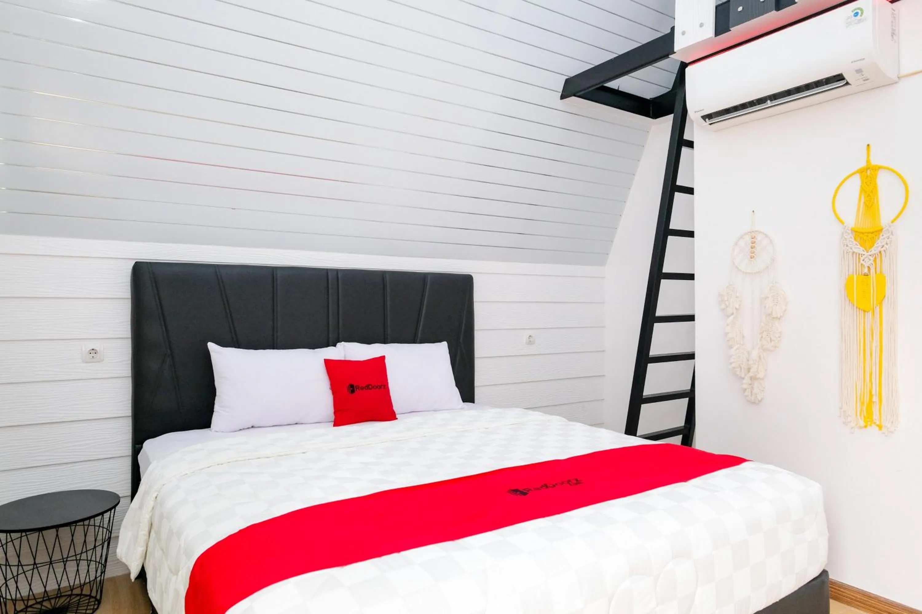 Bedroom, Bed in RedDoorz @ myRoom UMY