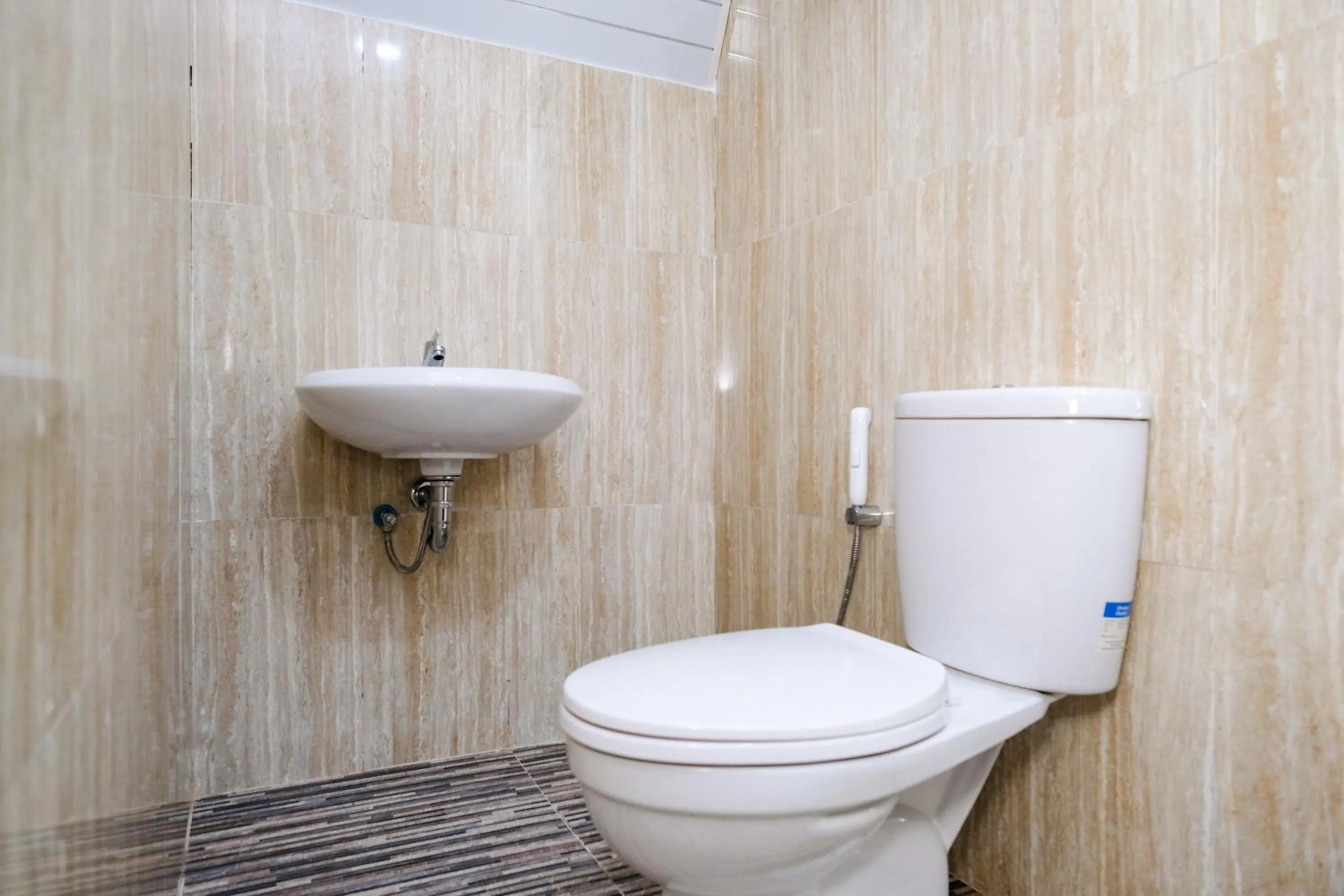 Bathroom in RedDoorz @ myRoom UMY