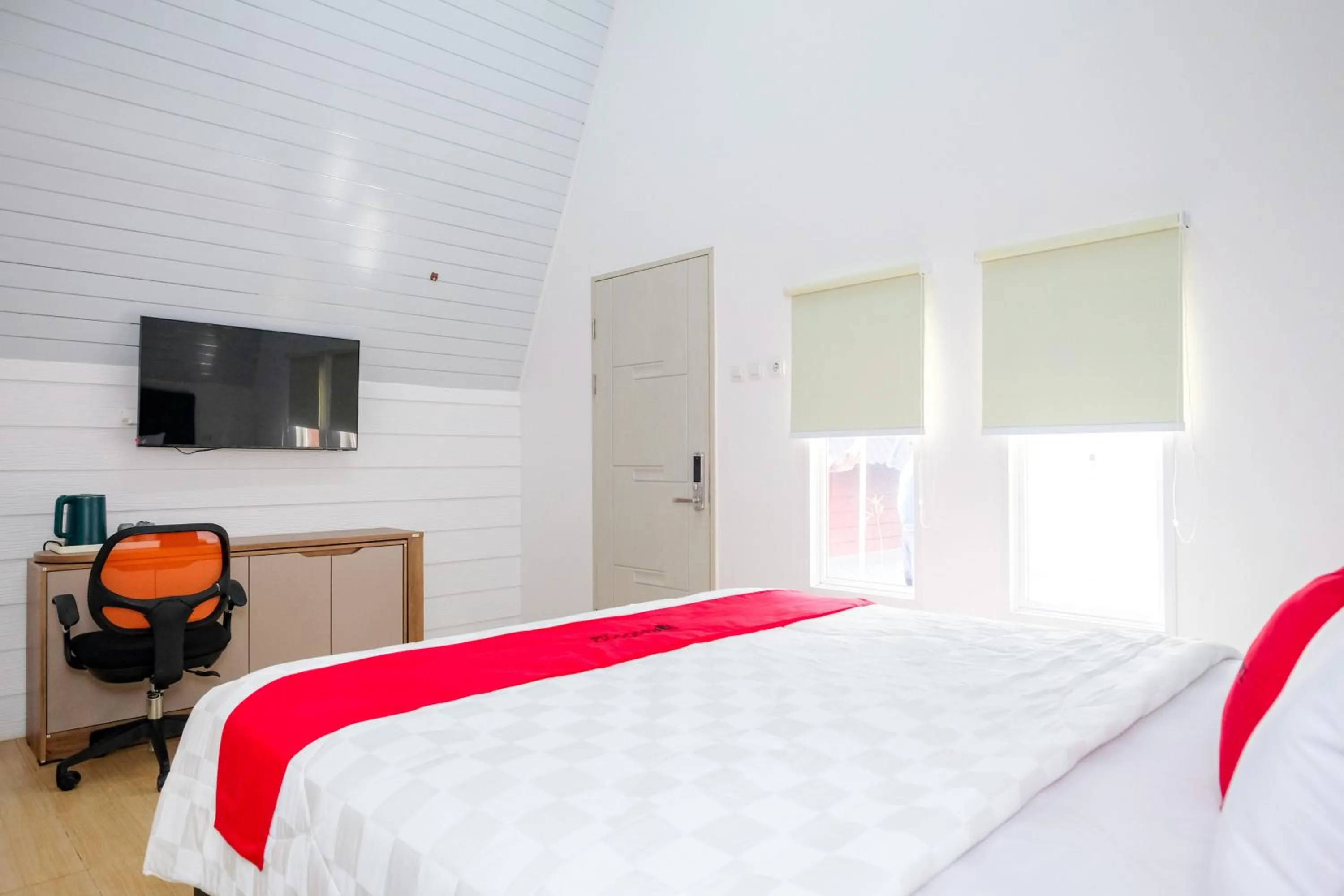 Bedroom, Bed in RedDoorz @ myRoom UMY