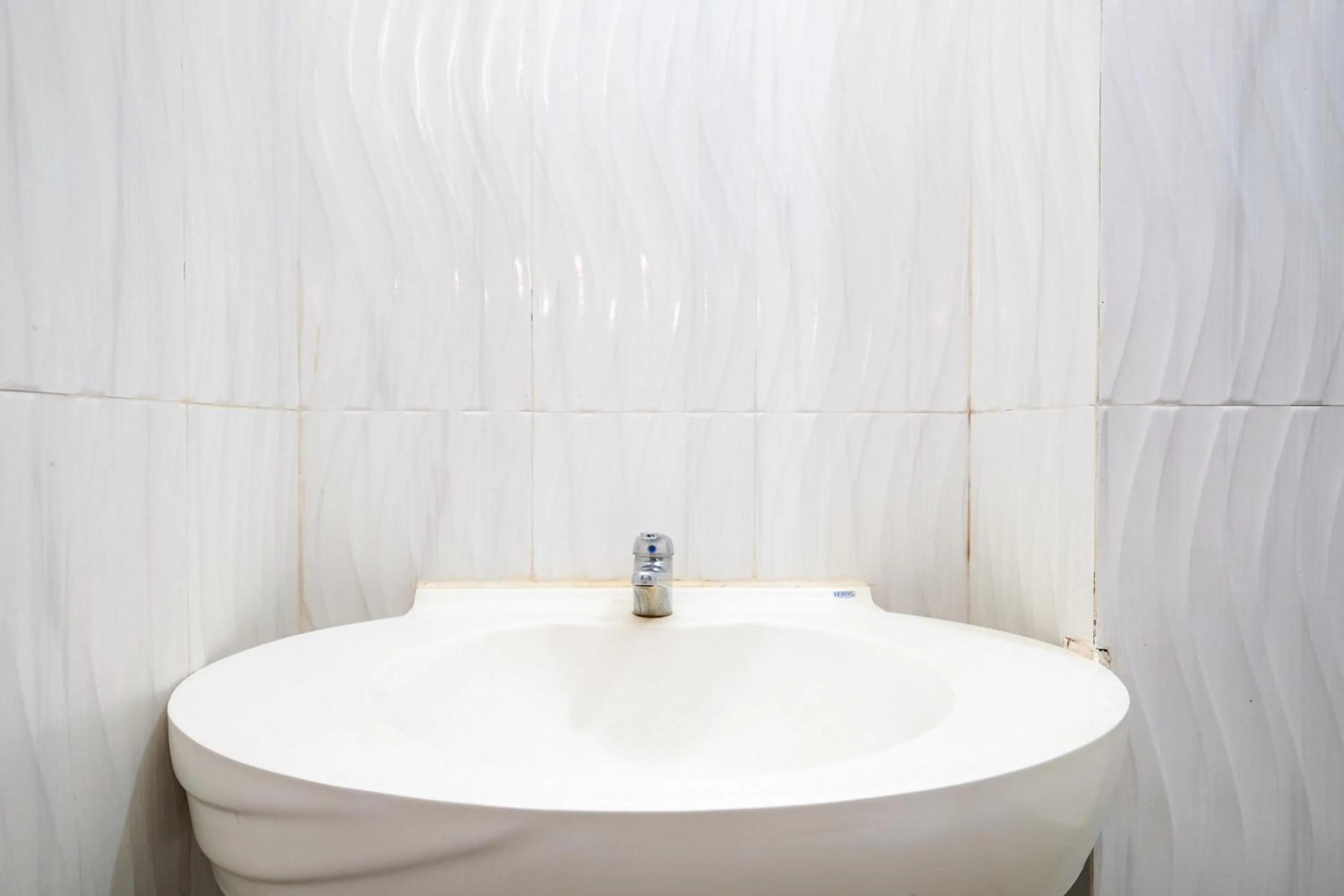 Bathroom in RedDoorz @ myRoom UMY