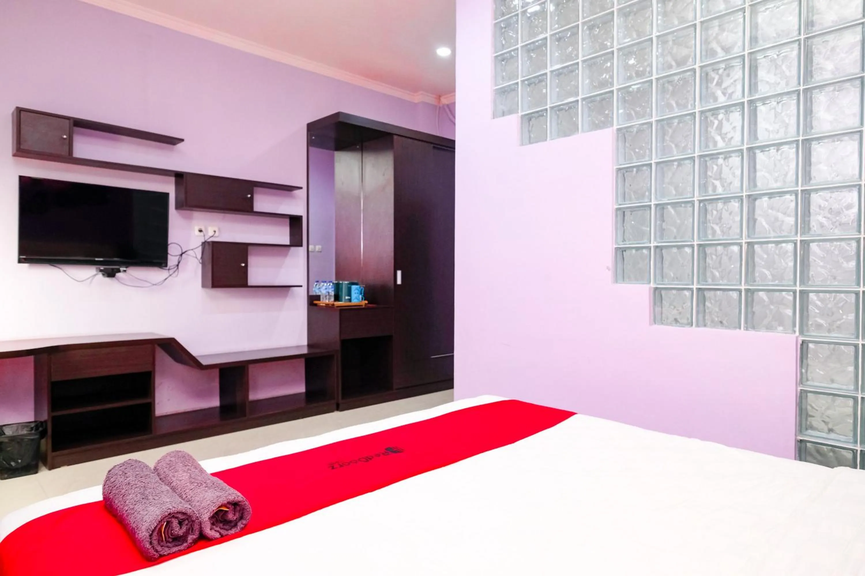 Bedroom, Bed in RedDoorz @ myRoom UMY