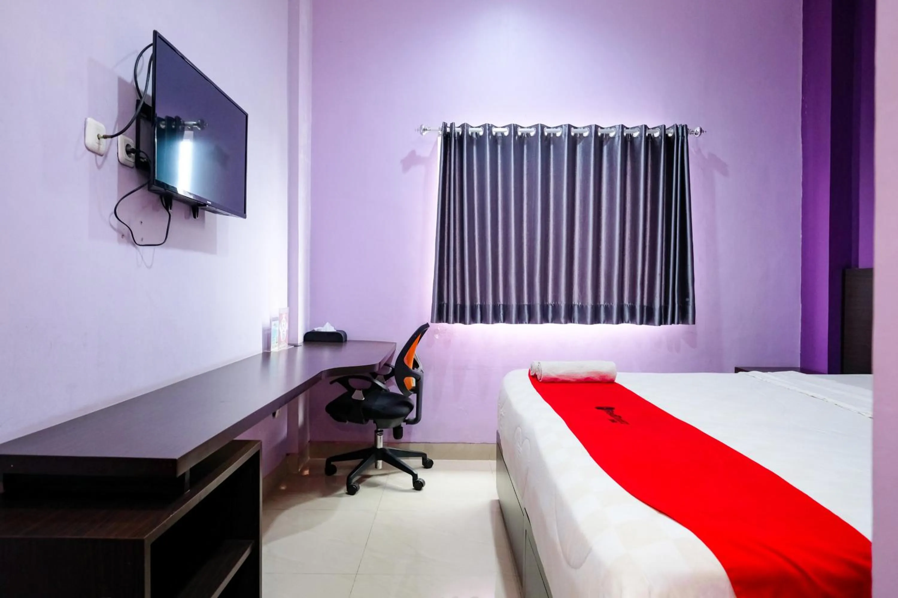 Bedroom, Bed in RedDoorz @ myRoom UMY