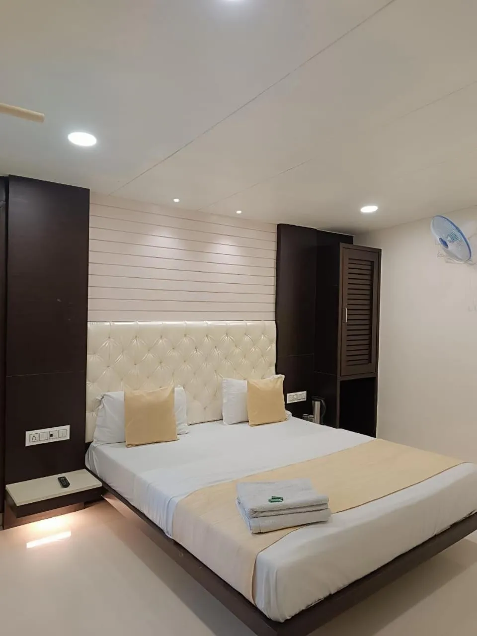 Bed in Abu Inn, Mount Abu - The Luxury Boutique Stay