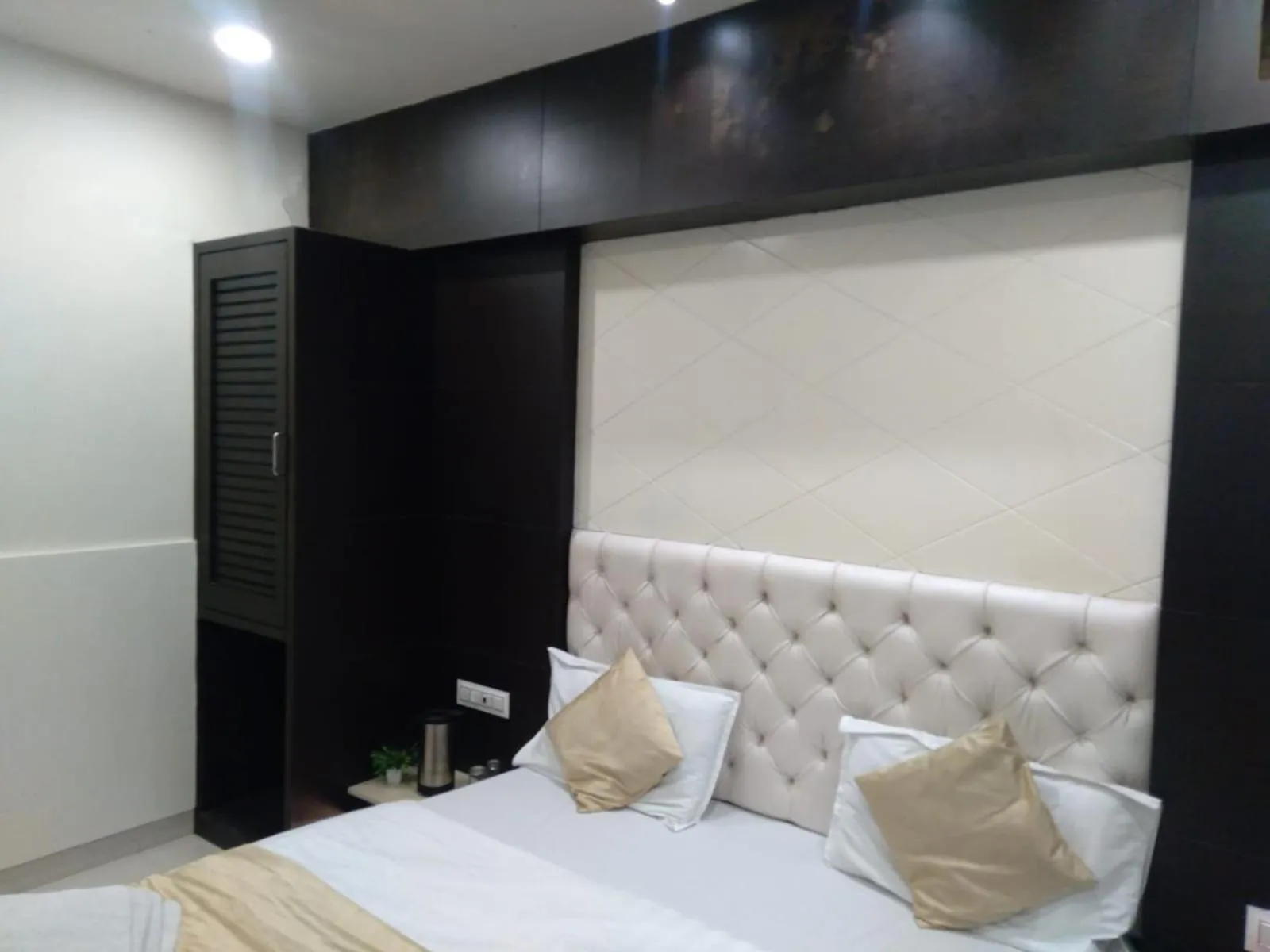 Bed in Abu Inn, Mount Abu - The Luxury Boutique Stay