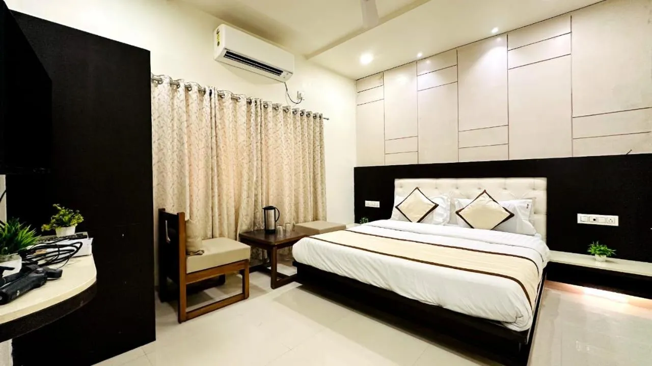 Bedroom, Bed in Abu Inn, Mount Abu - The Luxury Boutique Stay