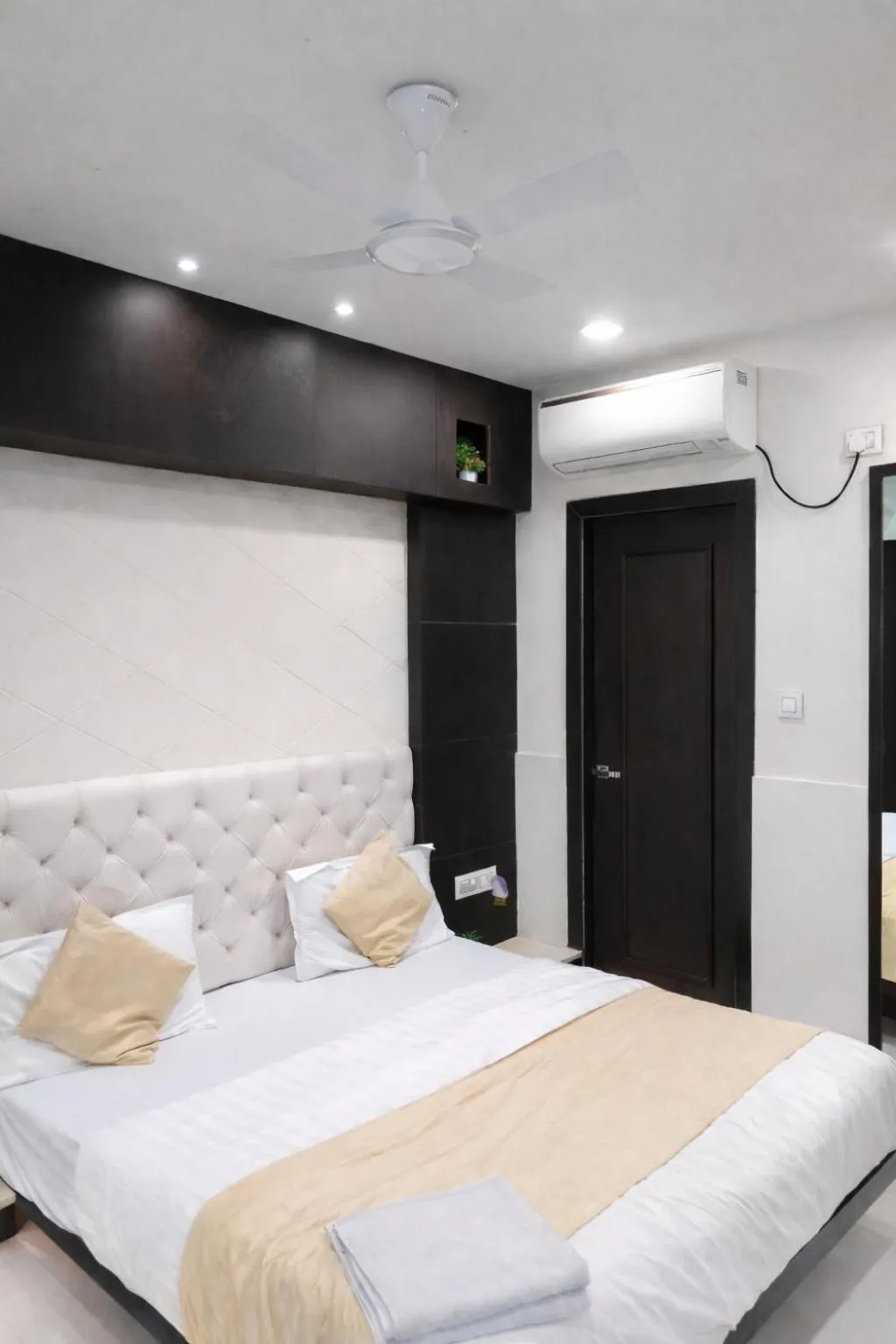 Bed in Abu Inn, Mount Abu - The Luxury Boutique Stay