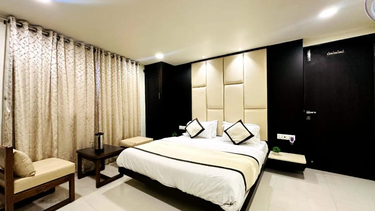 Bedroom, Bed in Abu Inn, Mount Abu - The Luxury Boutique Stay