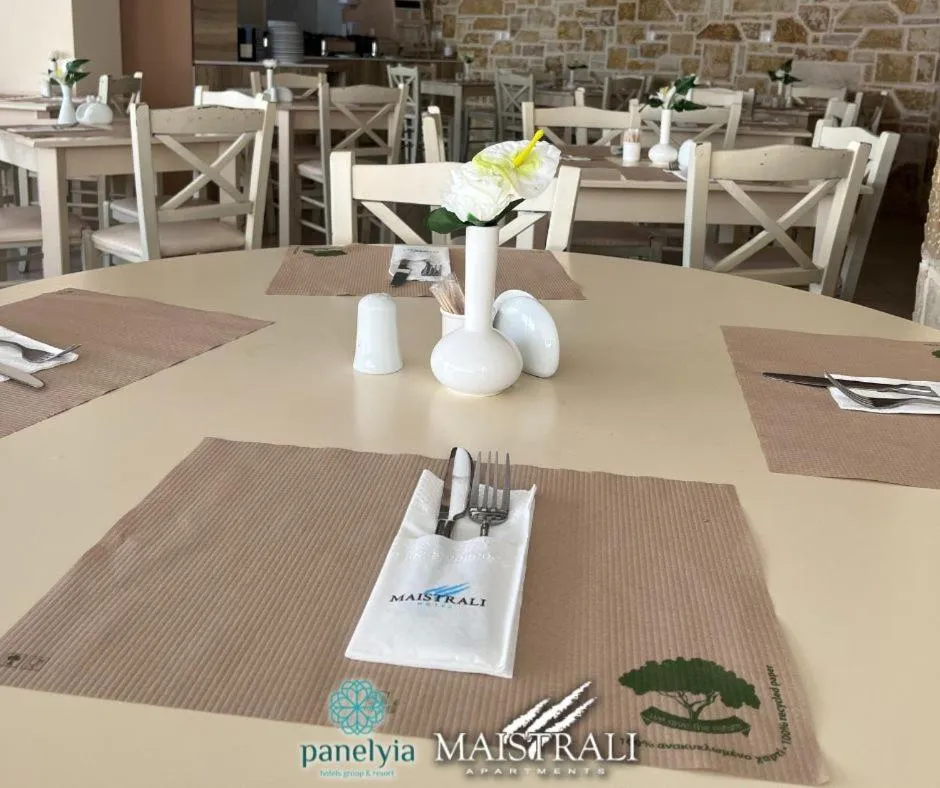 Restaurant/places to eat in Maistrali Hotel Zante