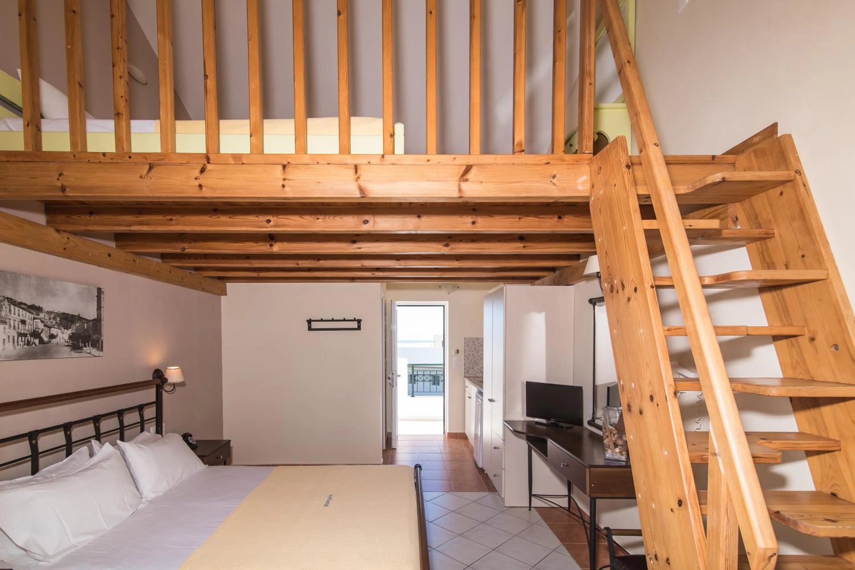 bunk bed in Maistrali Hotel Zante