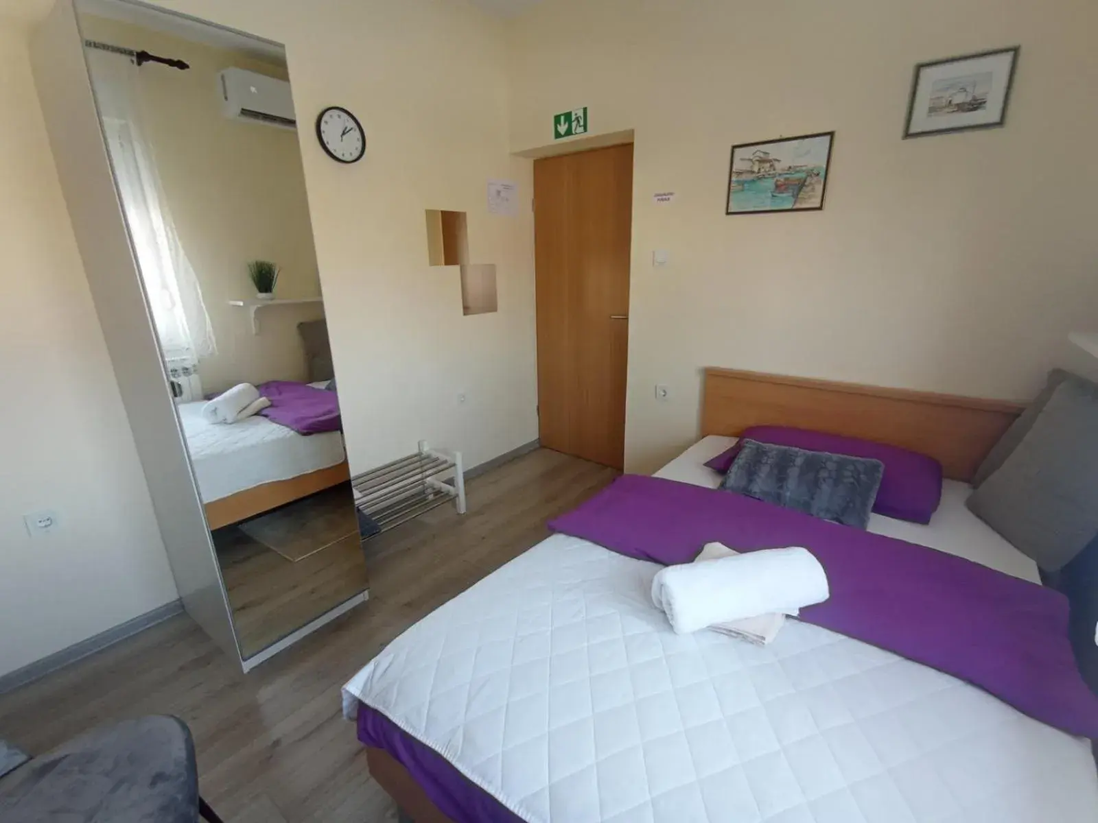 Single Room with Bathroom - single occupancy in Apartmani i Sobe Kočiš Single Room with Bathroom - single occupancy in Apartmani i Sobe Kočiš