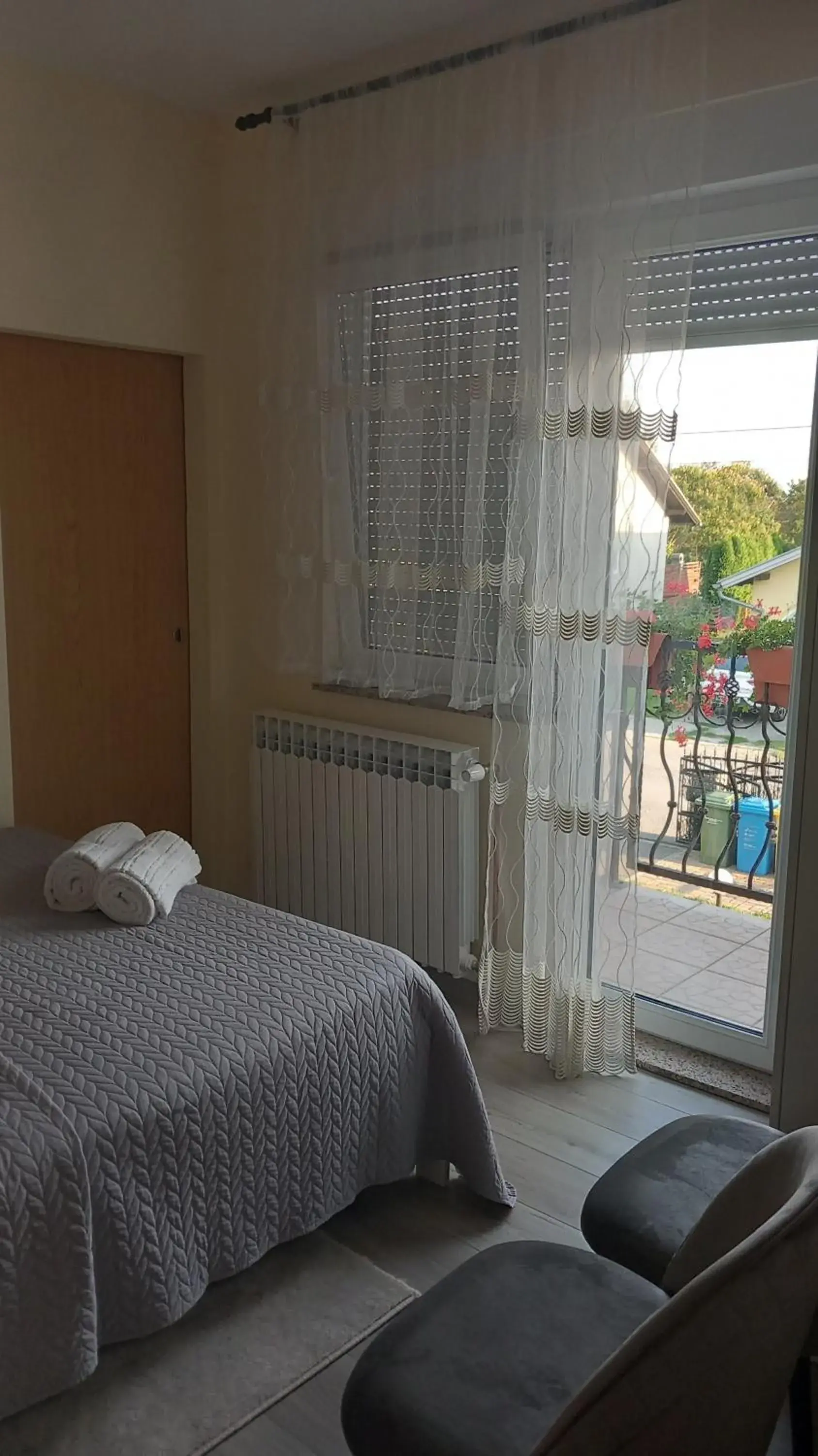 Standard Double or Twin Room with Balcony - single occupancy in Apartmani i Sobe Kočiš Standard Double or Twin Room with Balcony - single occupancy in Apartmani i Sobe Kočiš