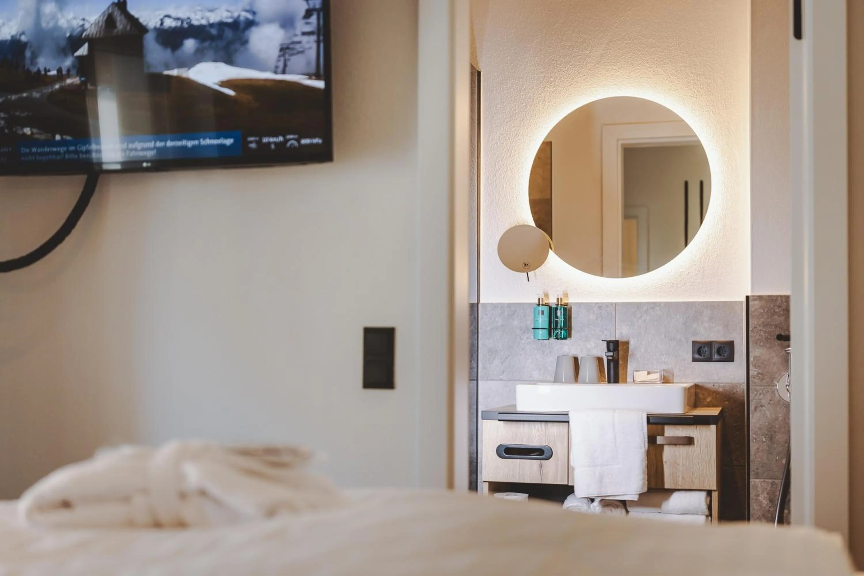 Bathroom, Bed in The Gast House Zell am See