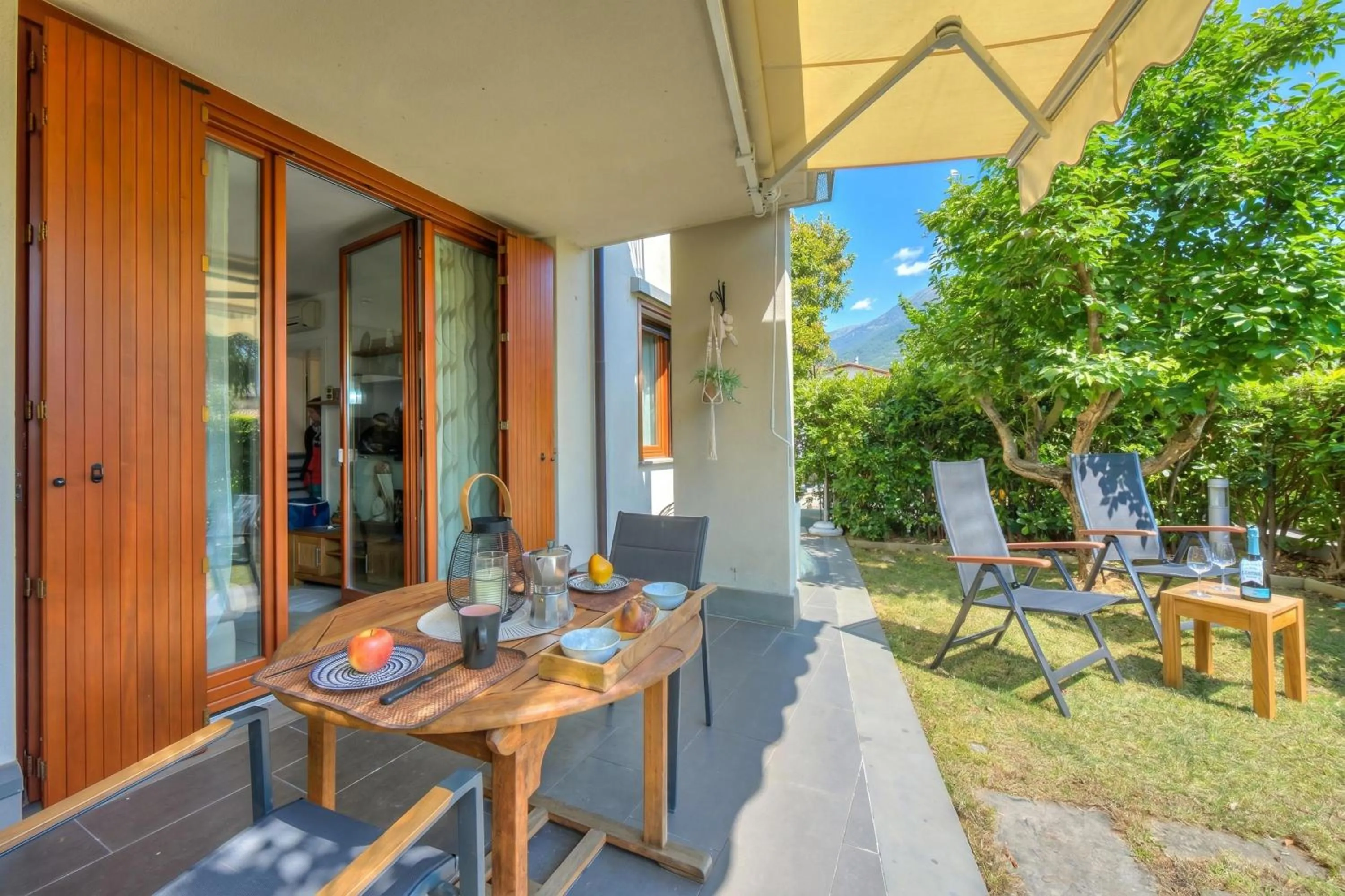 The Peace Of The Lake - Happy Rentals