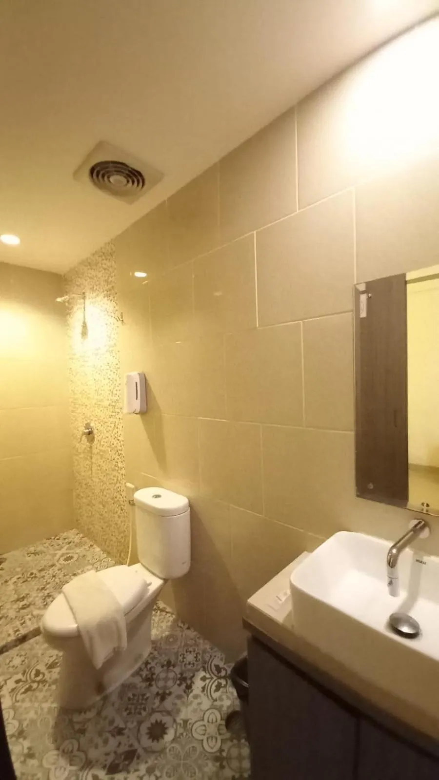 Shower in Hotel 929 Lubuklinggau