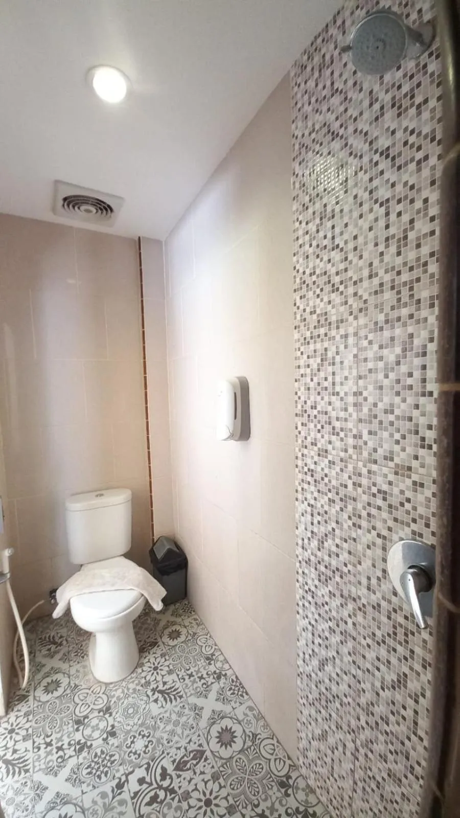 Bathroom in Hotel 929 Lubuklinggau