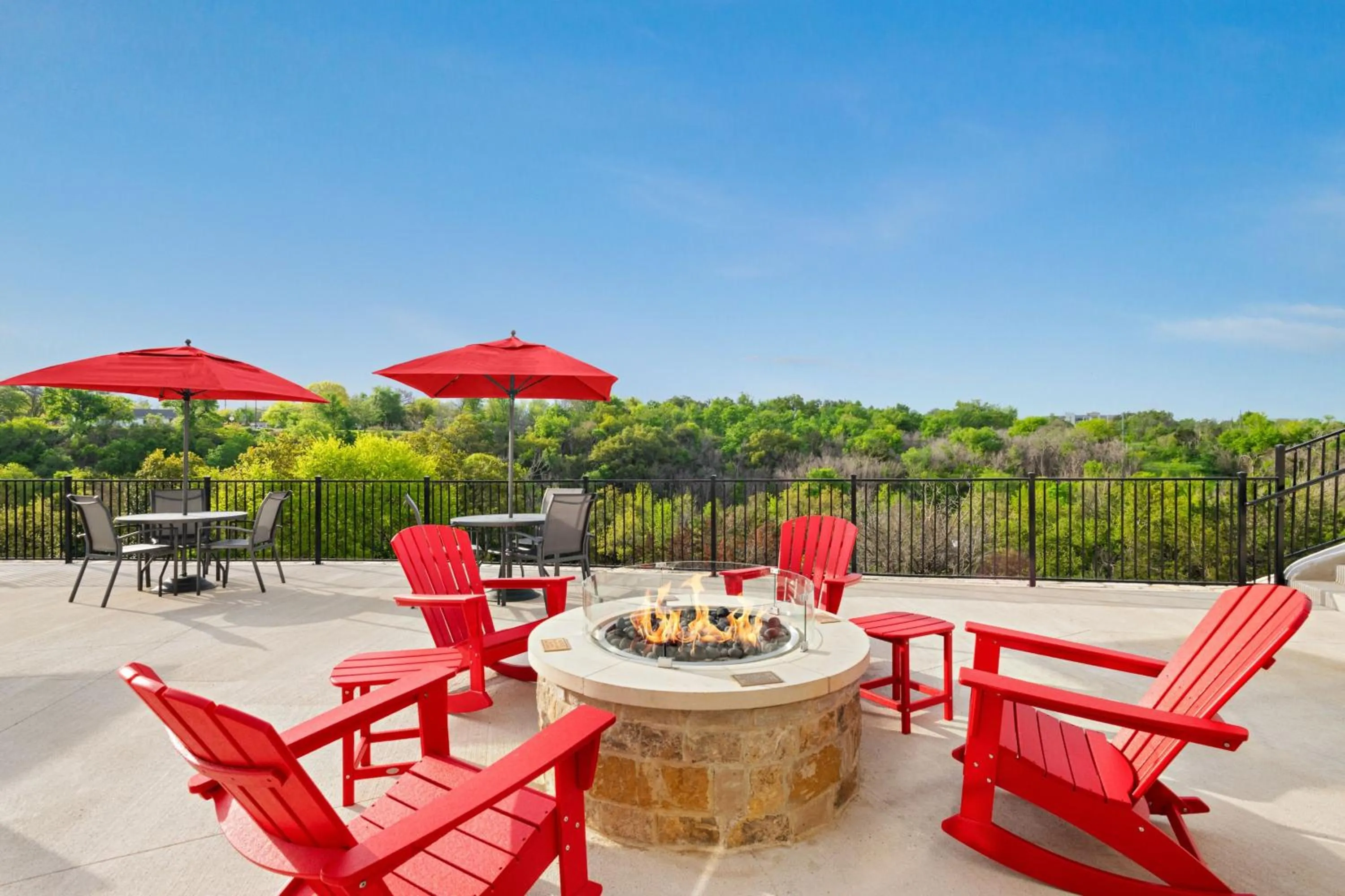 Swimming pool in Fairfield by Marriott Inn & Suites Austin Georgetown