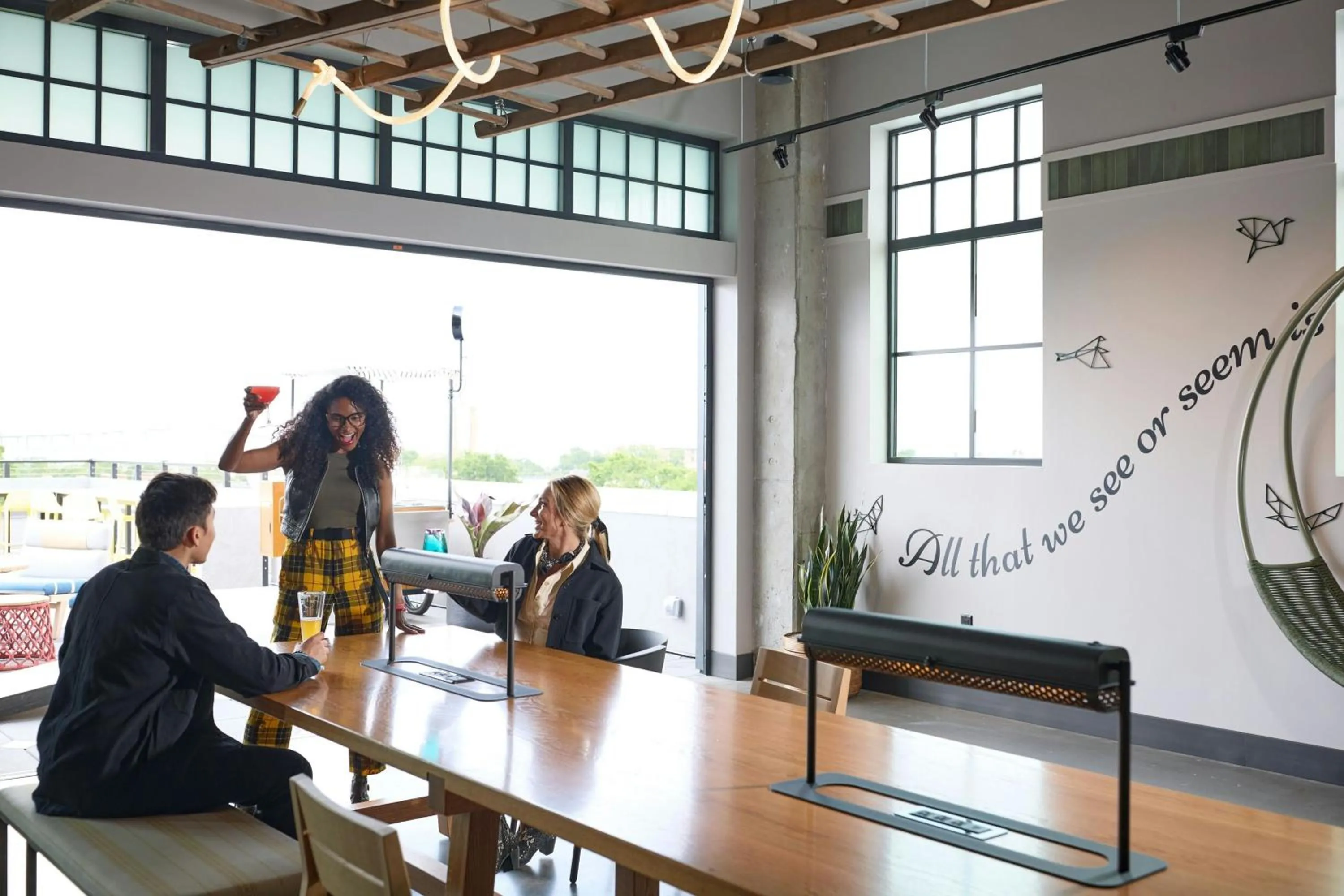 Lounge or bar in Moxy Charleston Downtown