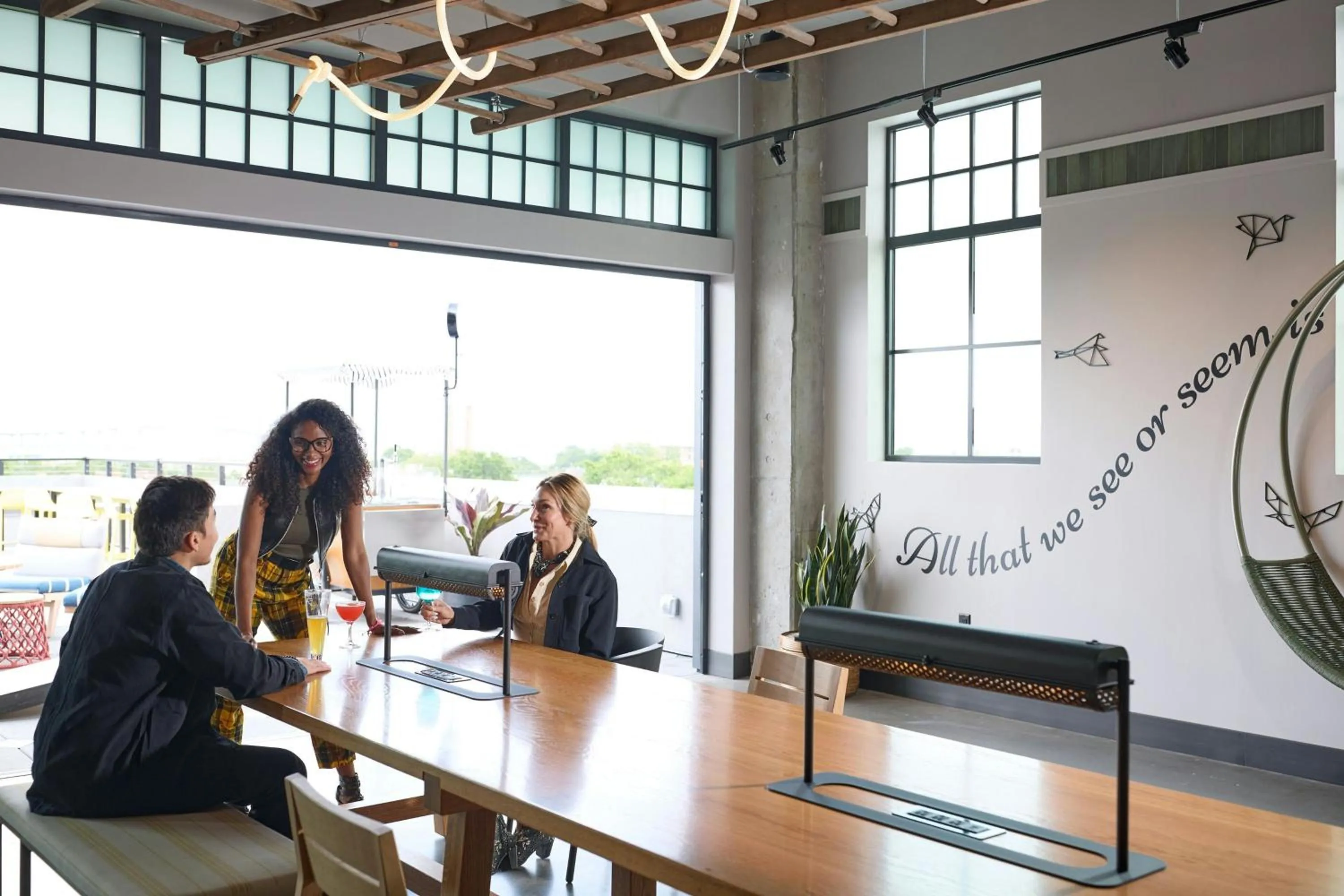 Lounge or bar in Moxy Charleston Downtown