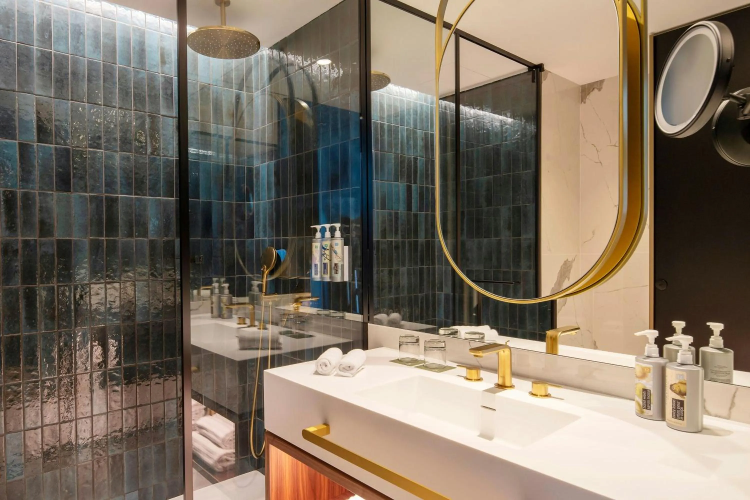 Bathroom in Renaissance Porto Lapa Hotel