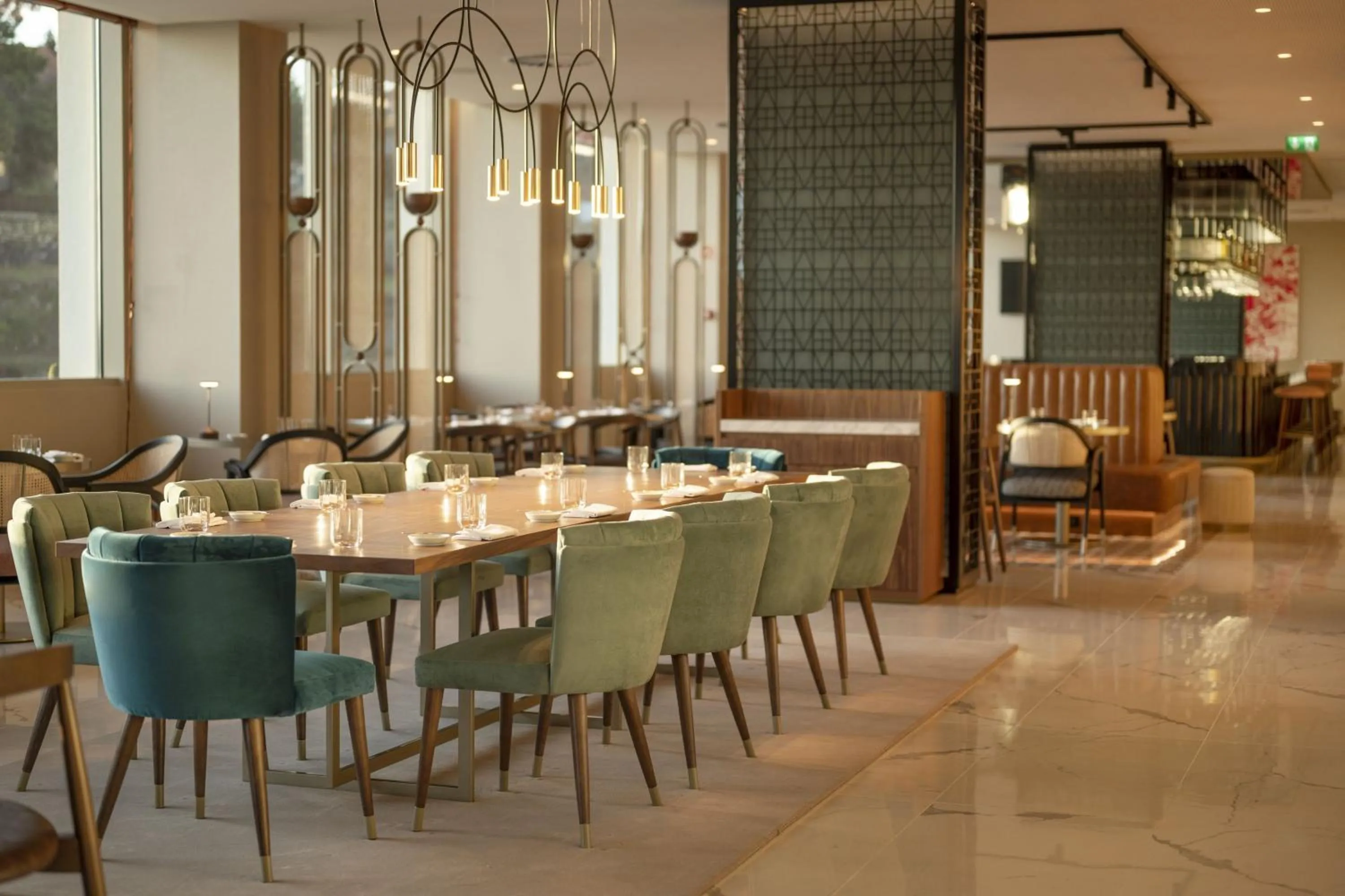 Restaurant/places to eat in Renaissance Porto Lapa Hotel