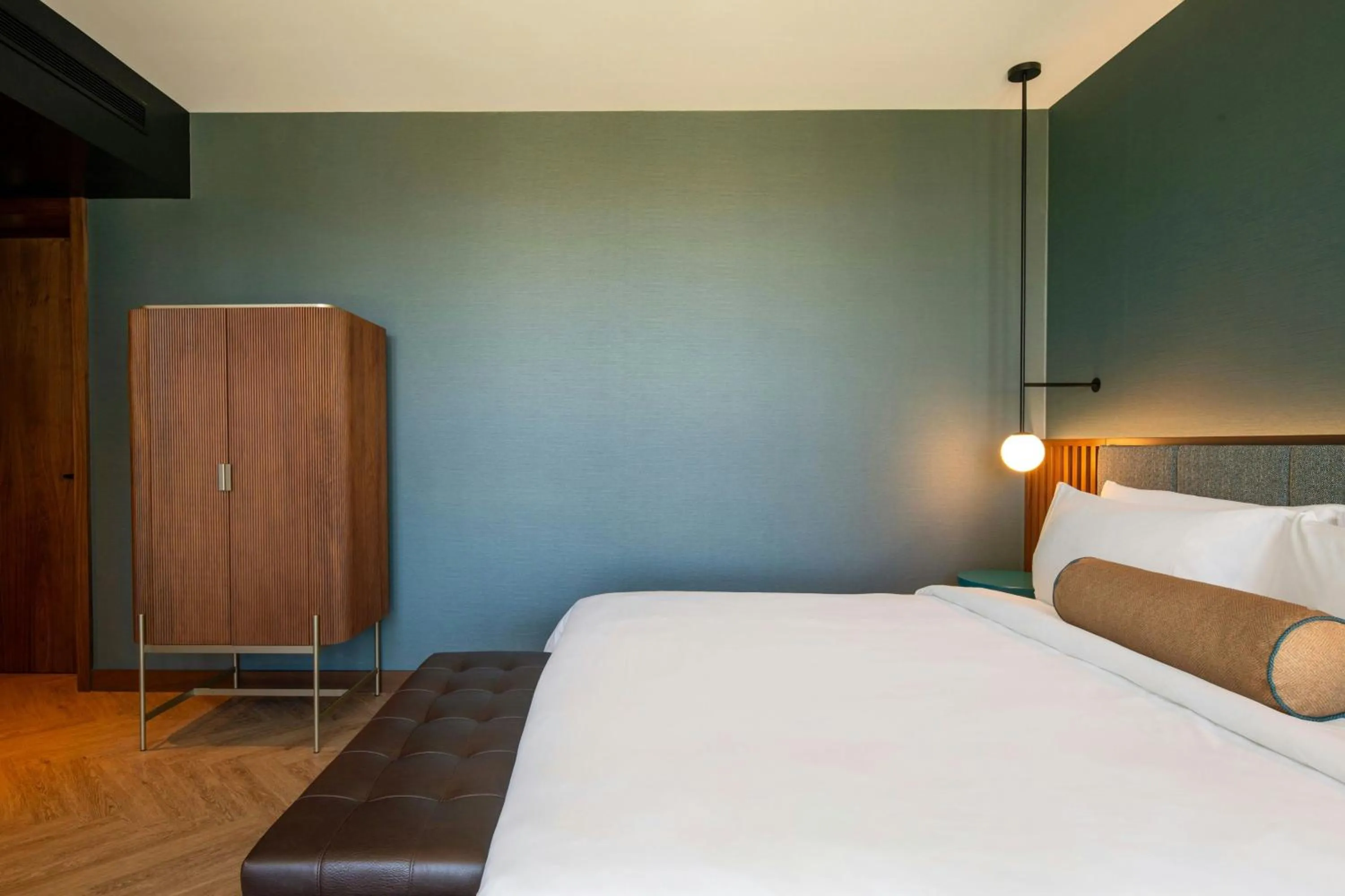 Photo of the whole room, Bed in Renaissance Porto Lapa Hotel