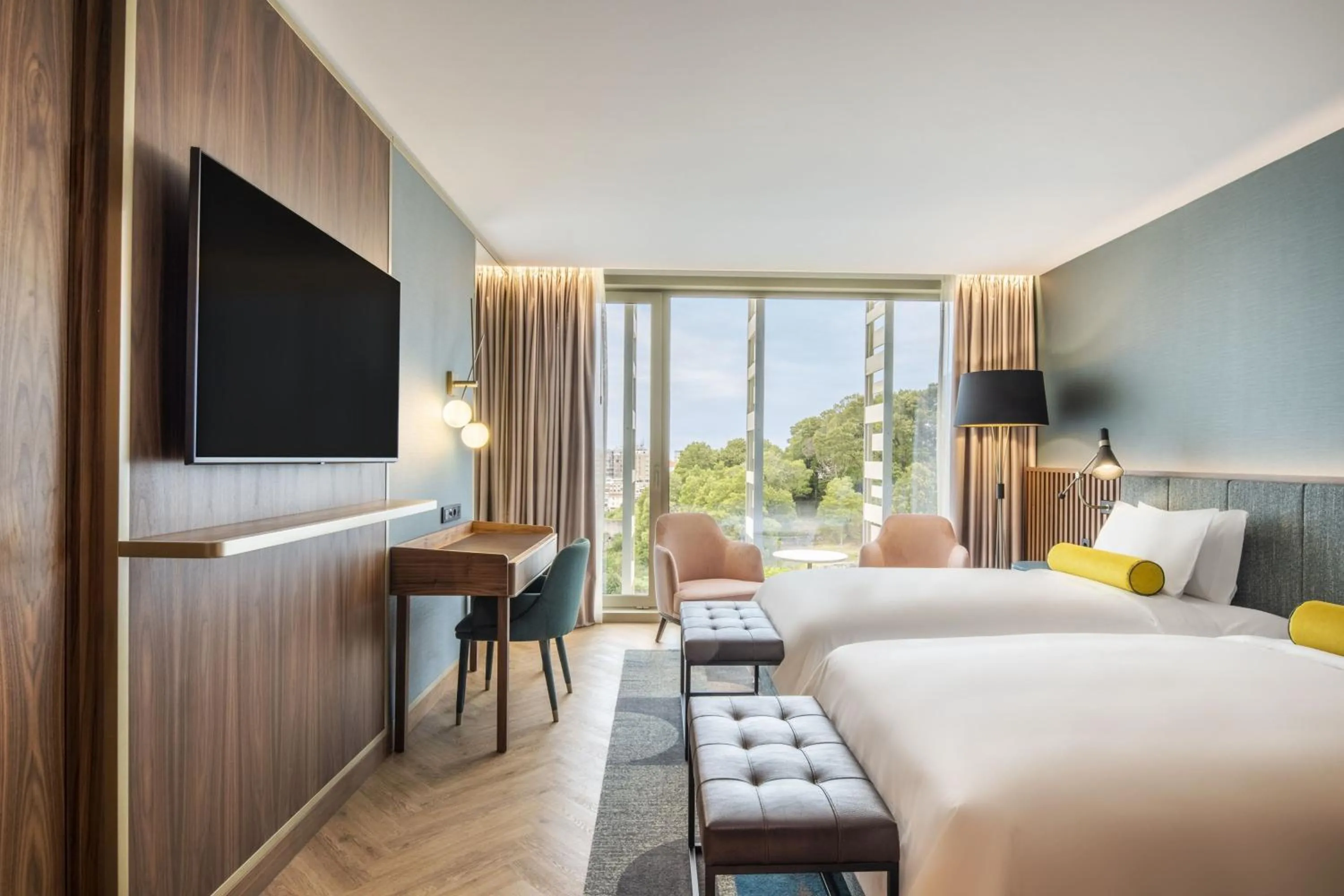 Photo of the whole room, Bed in Renaissance Porto Lapa Hotel