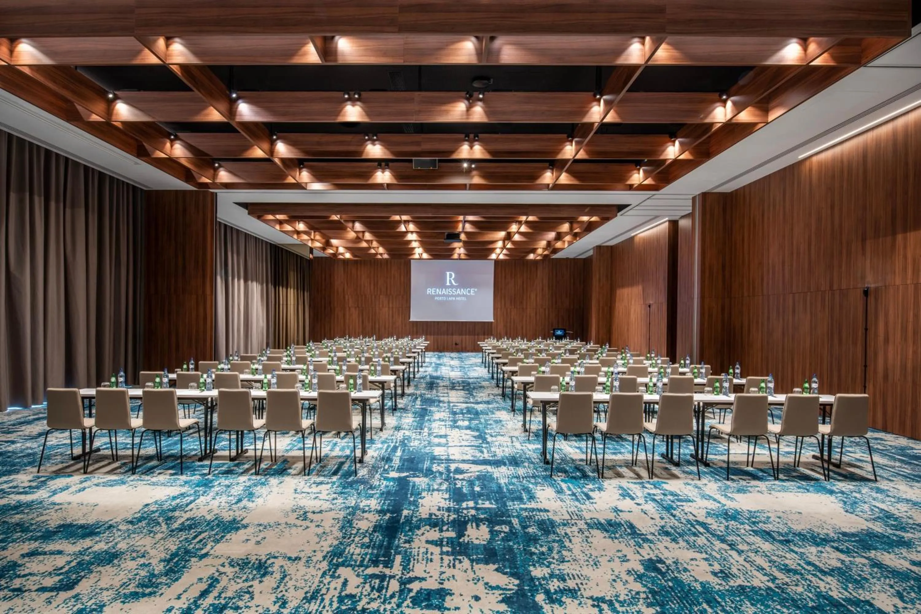 Meeting/conference room in Renaissance Porto Lapa Hotel