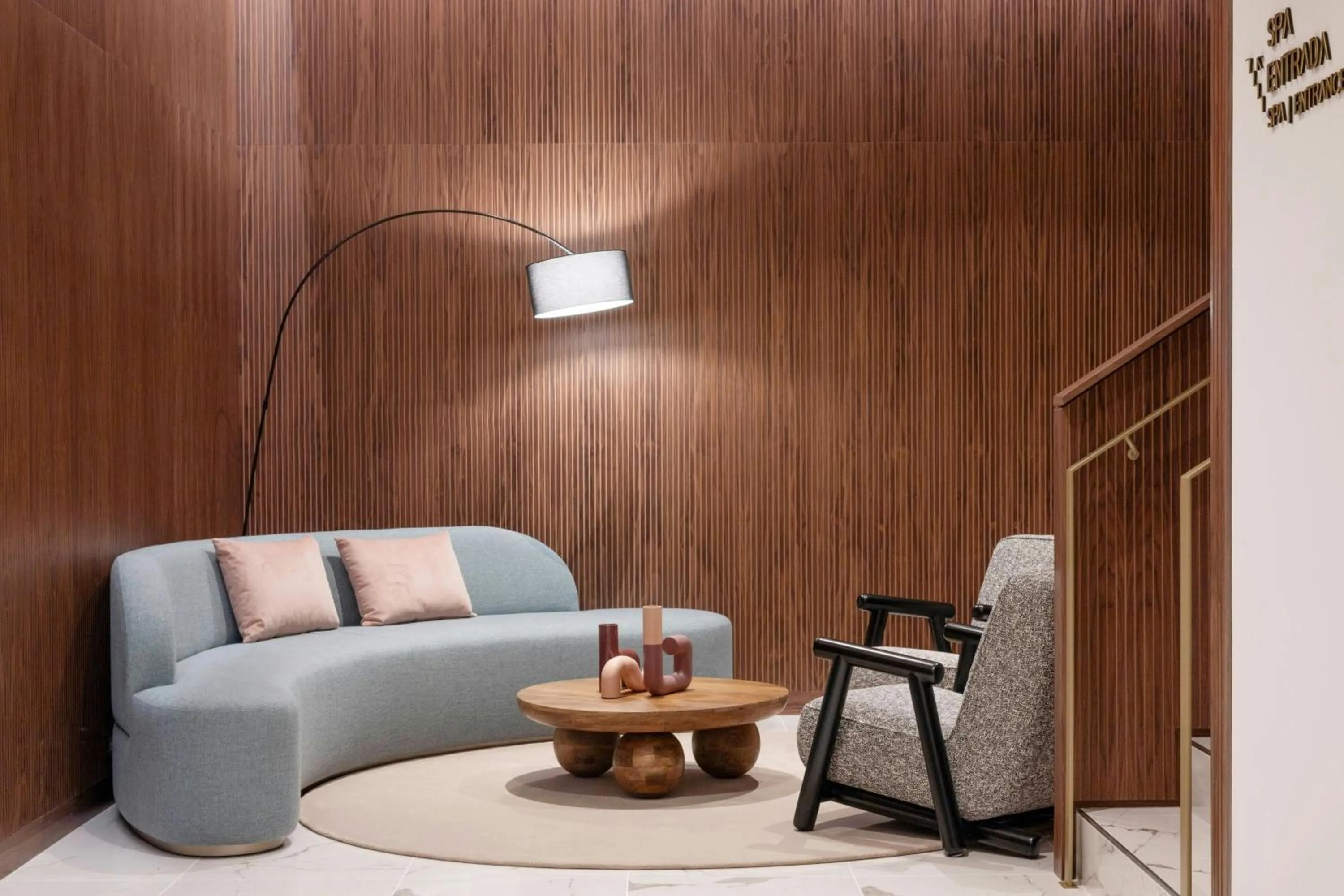 Lounge or bar in Renaissance Porto Lapa Hotel