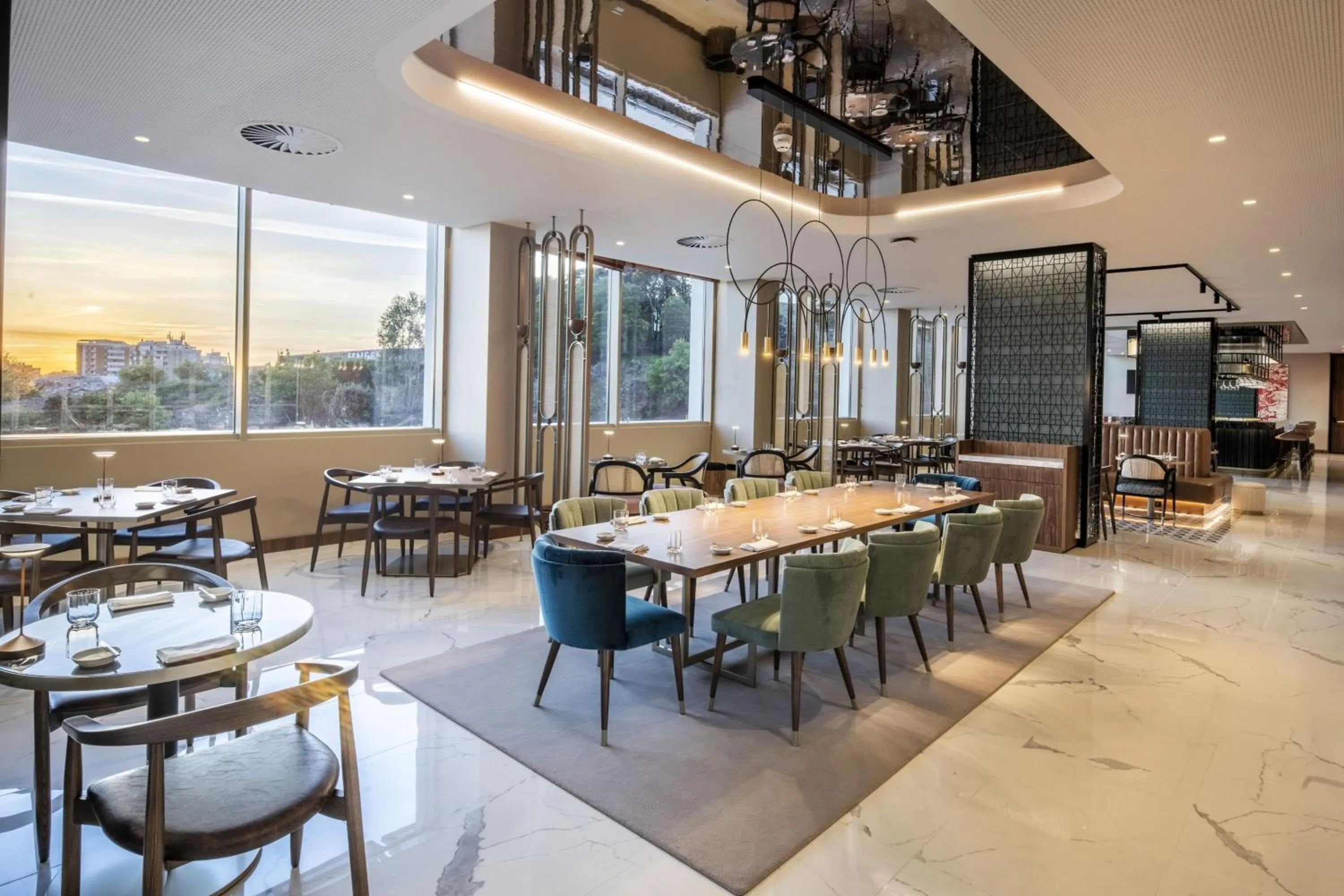 Restaurant/places to eat in Renaissance Porto Lapa Hotel