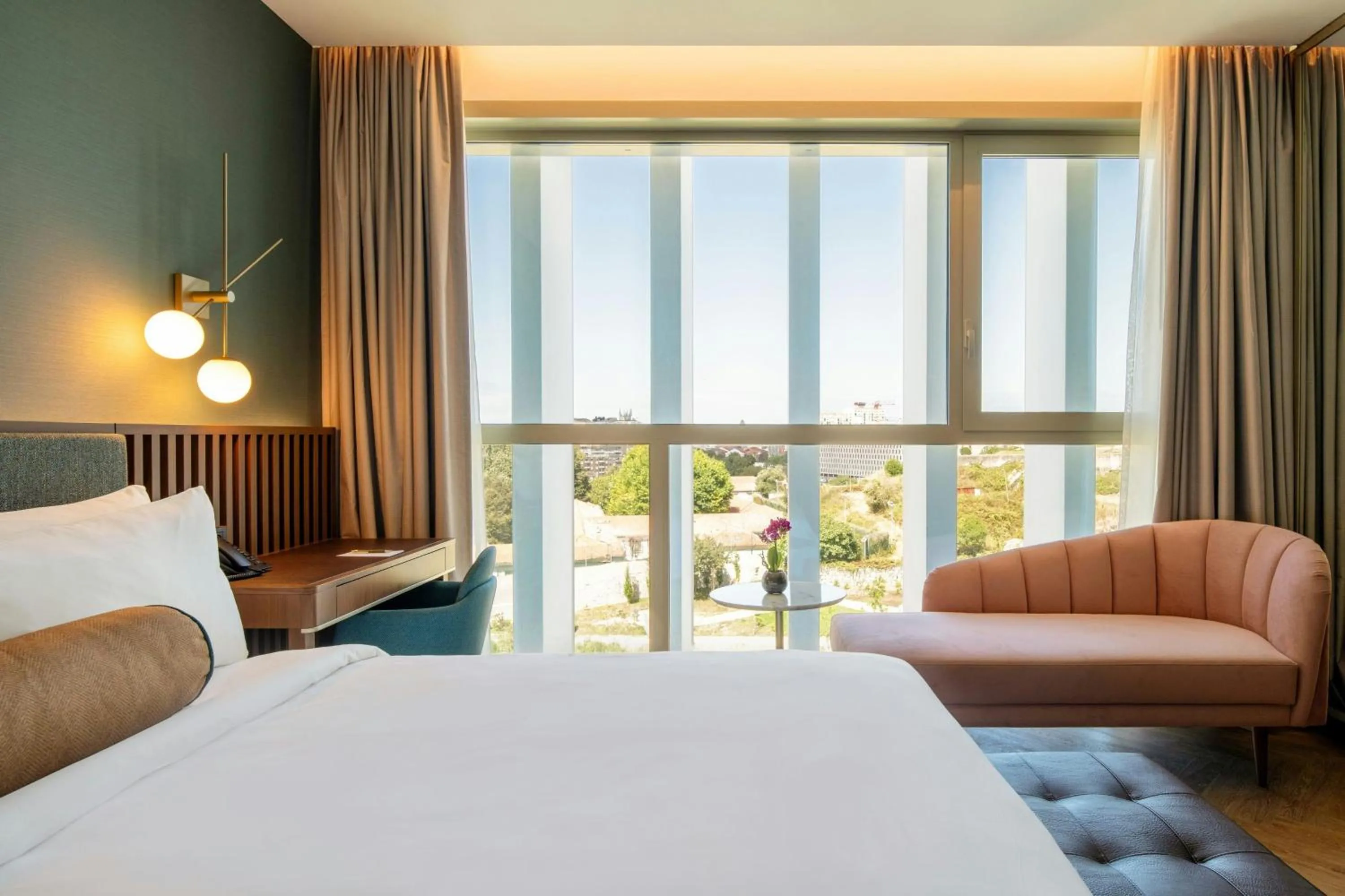 Photo of the whole room, Bed in Renaissance Porto Lapa Hotel