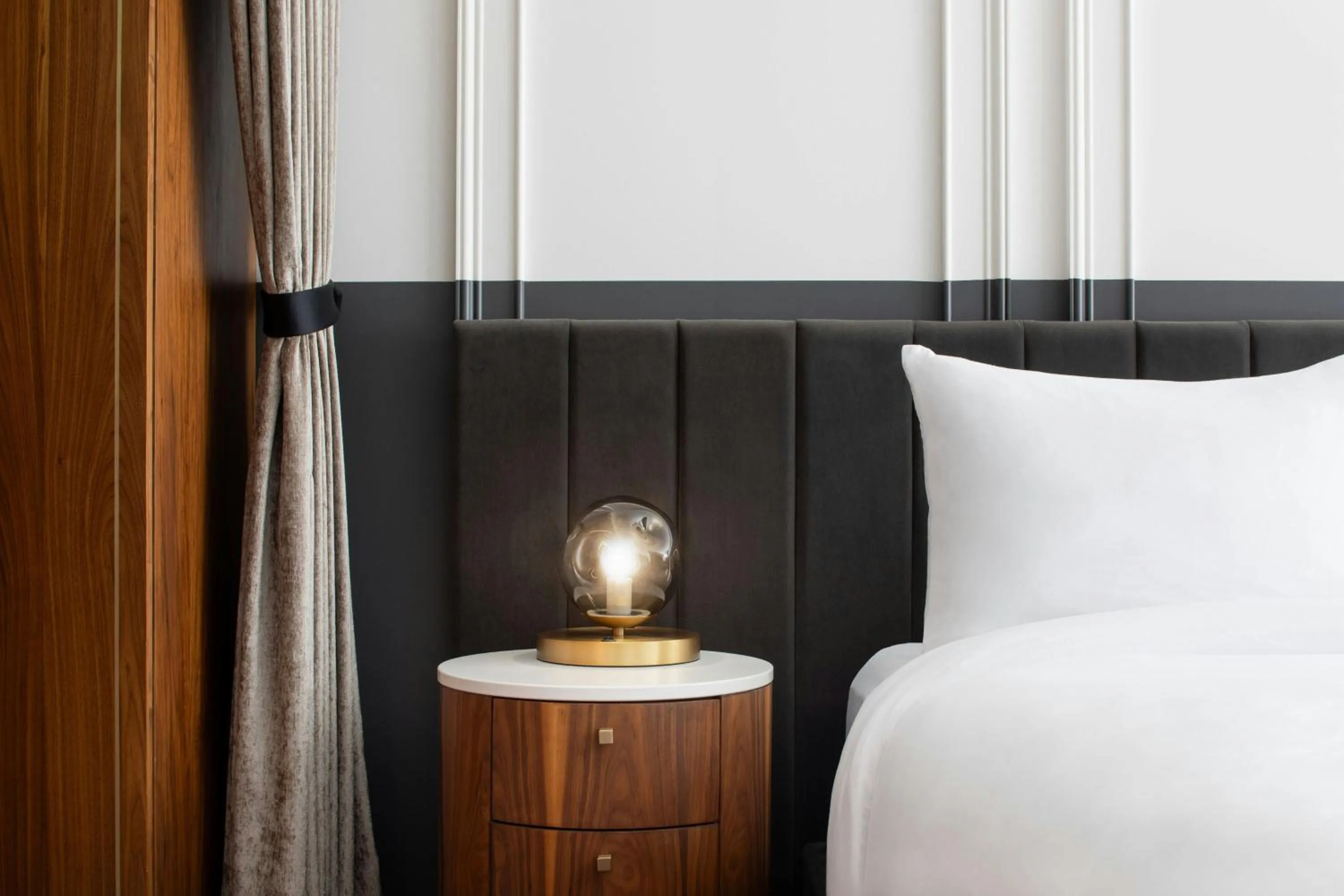 Photo of the whole room, Bed in HONEYROSE Hotel, Montreal, a Tribute Portfolio Hotel