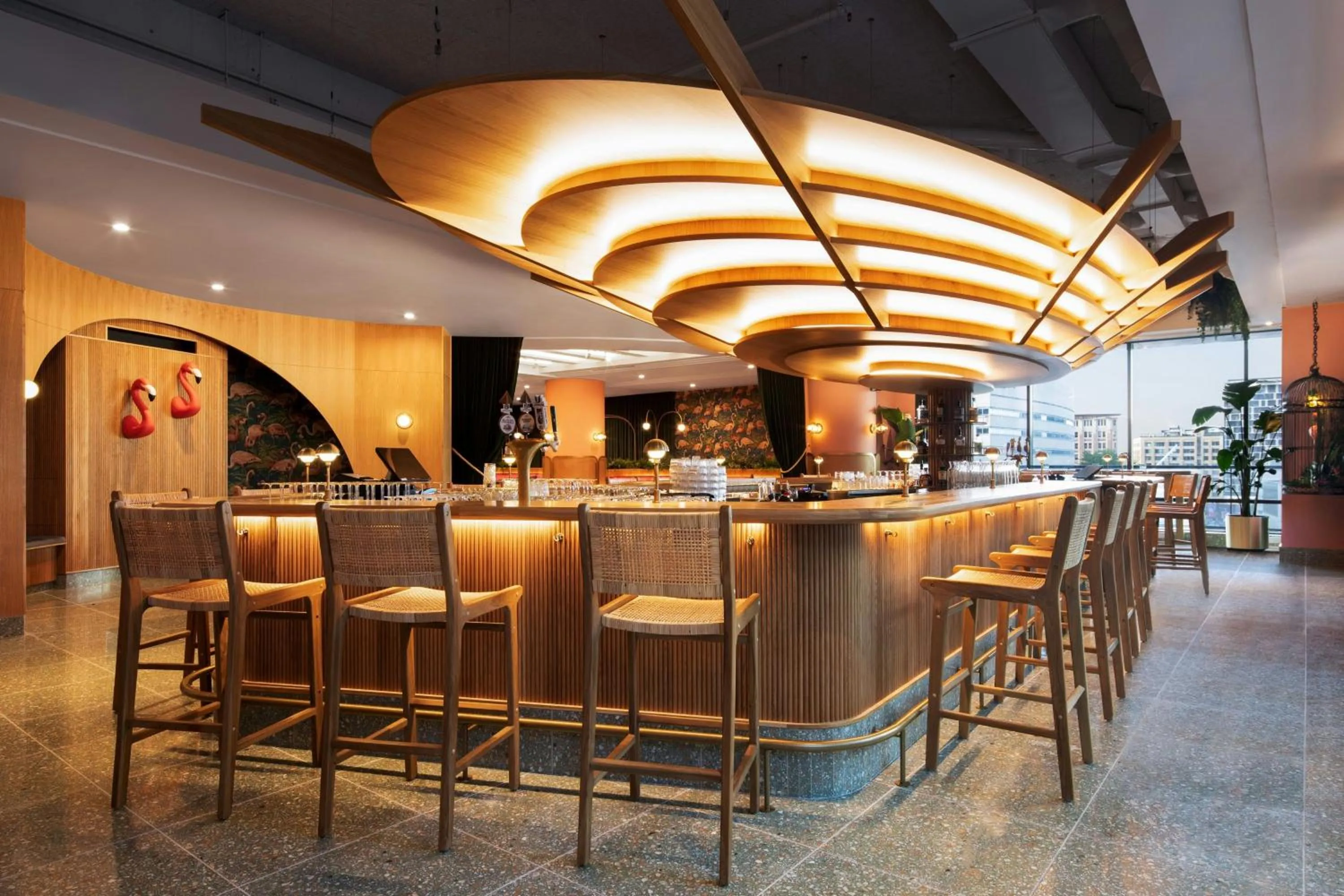 Lounge or bar in HONEYROSE Hotel, Montreal, a Tribute Portfolio Hotel