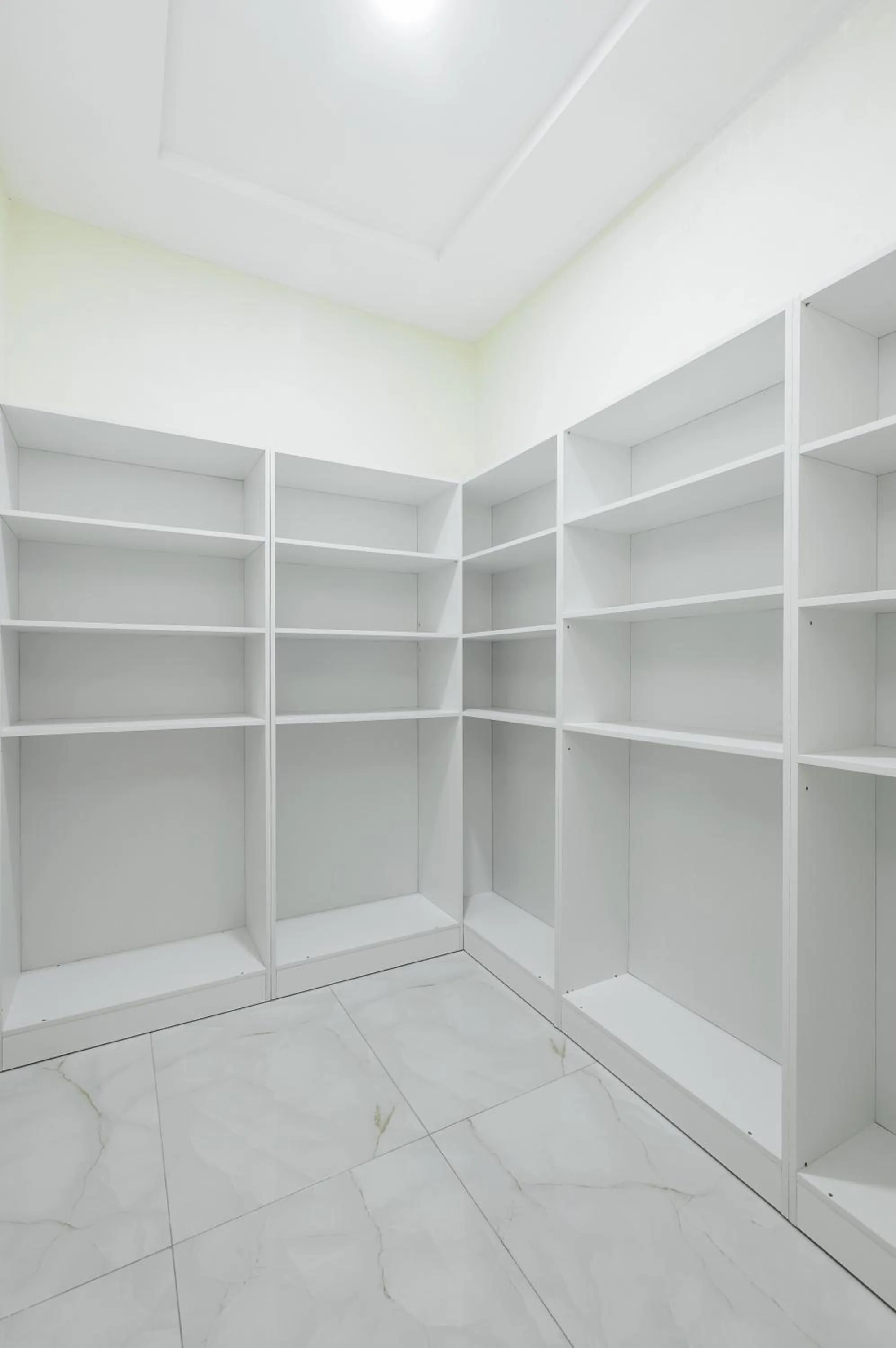 wardrobe in BKT Cribs - Apartments & Suites