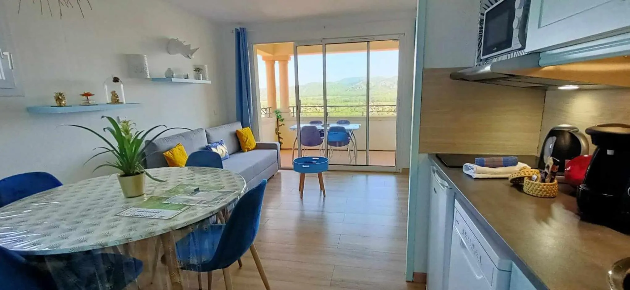 Appartement vue panoramique au domaine et golf de pont royal