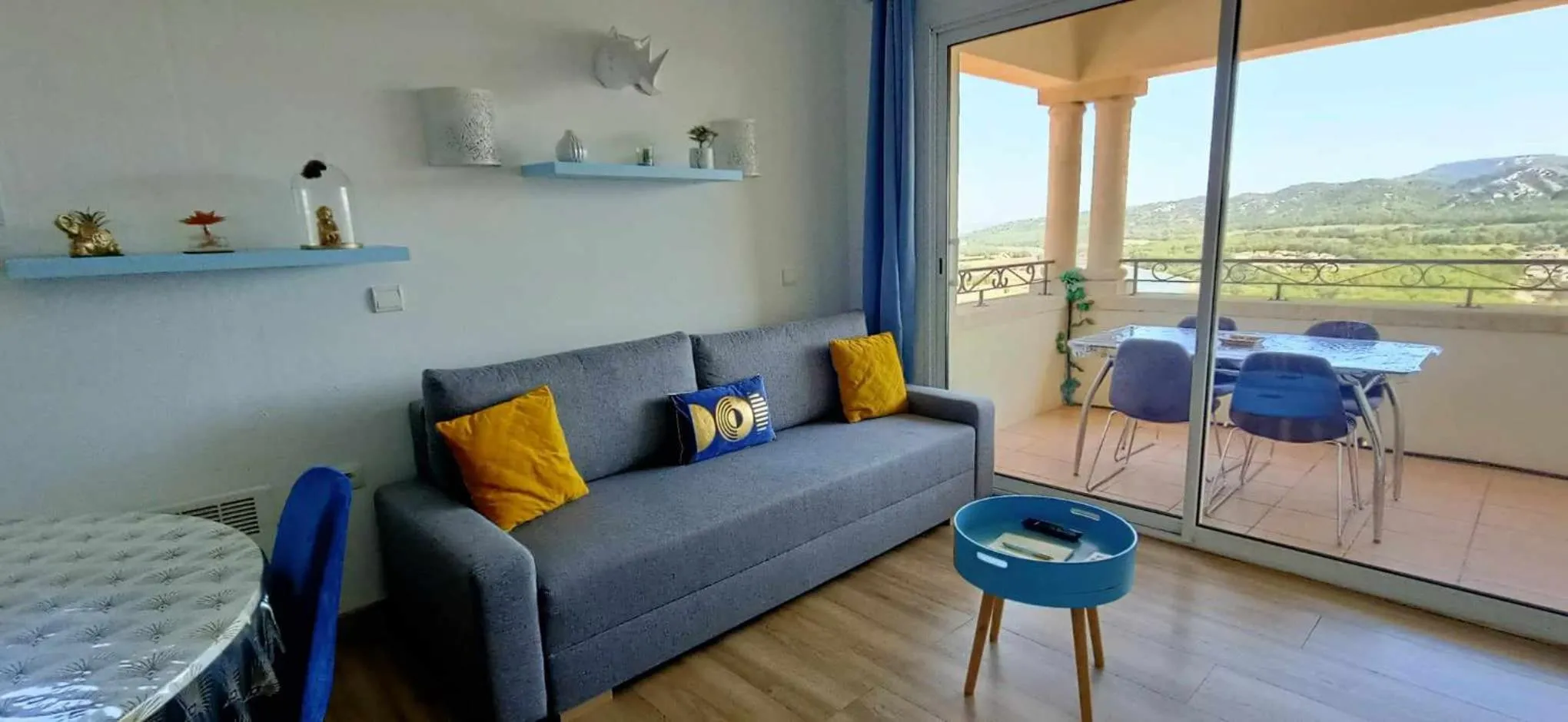 One-Bedroom Apartment in Appartement vue panoramique au domaine et golf de pont royal